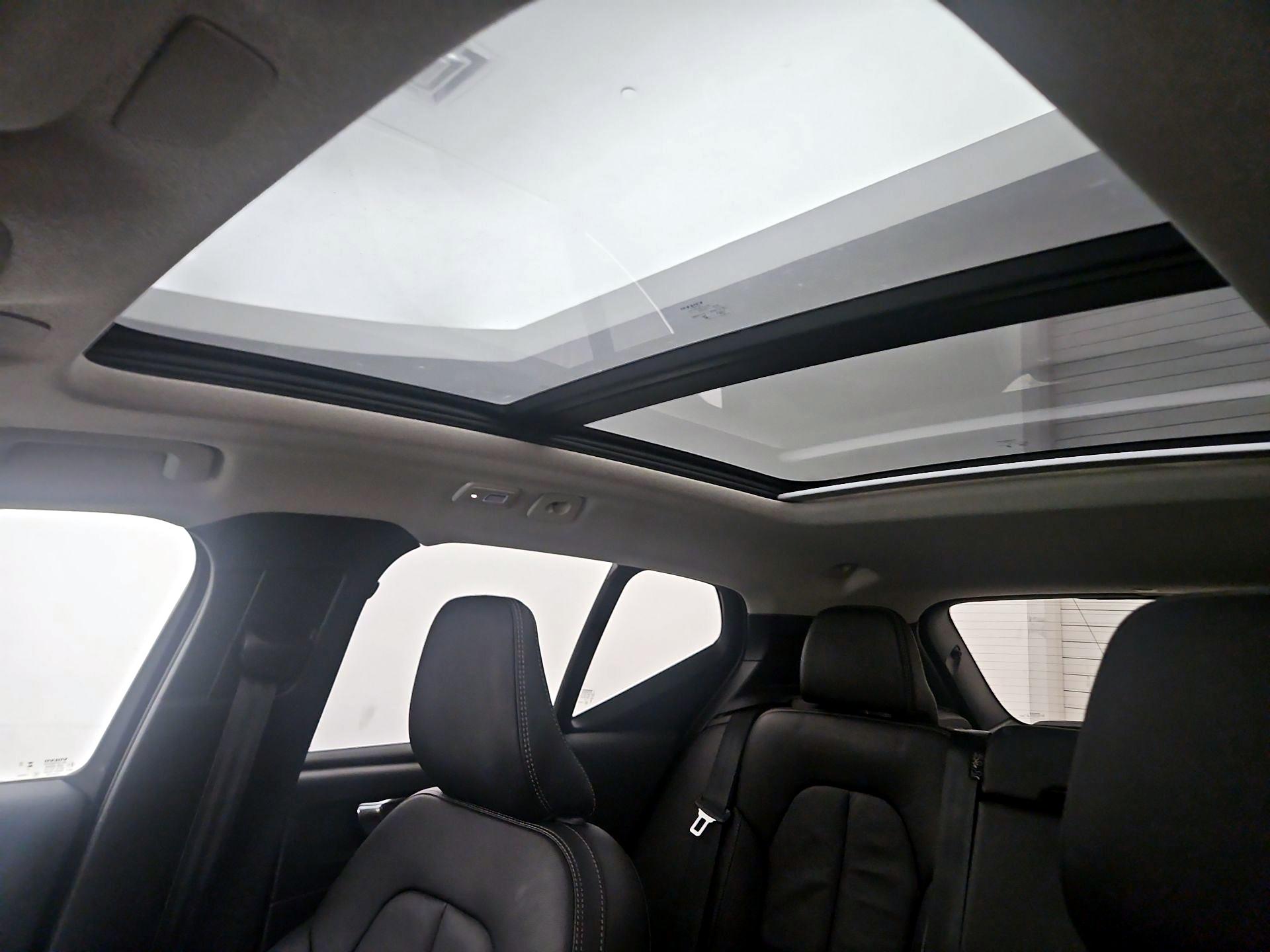 Thumbnail: 2023 Volvo XC40 - 17