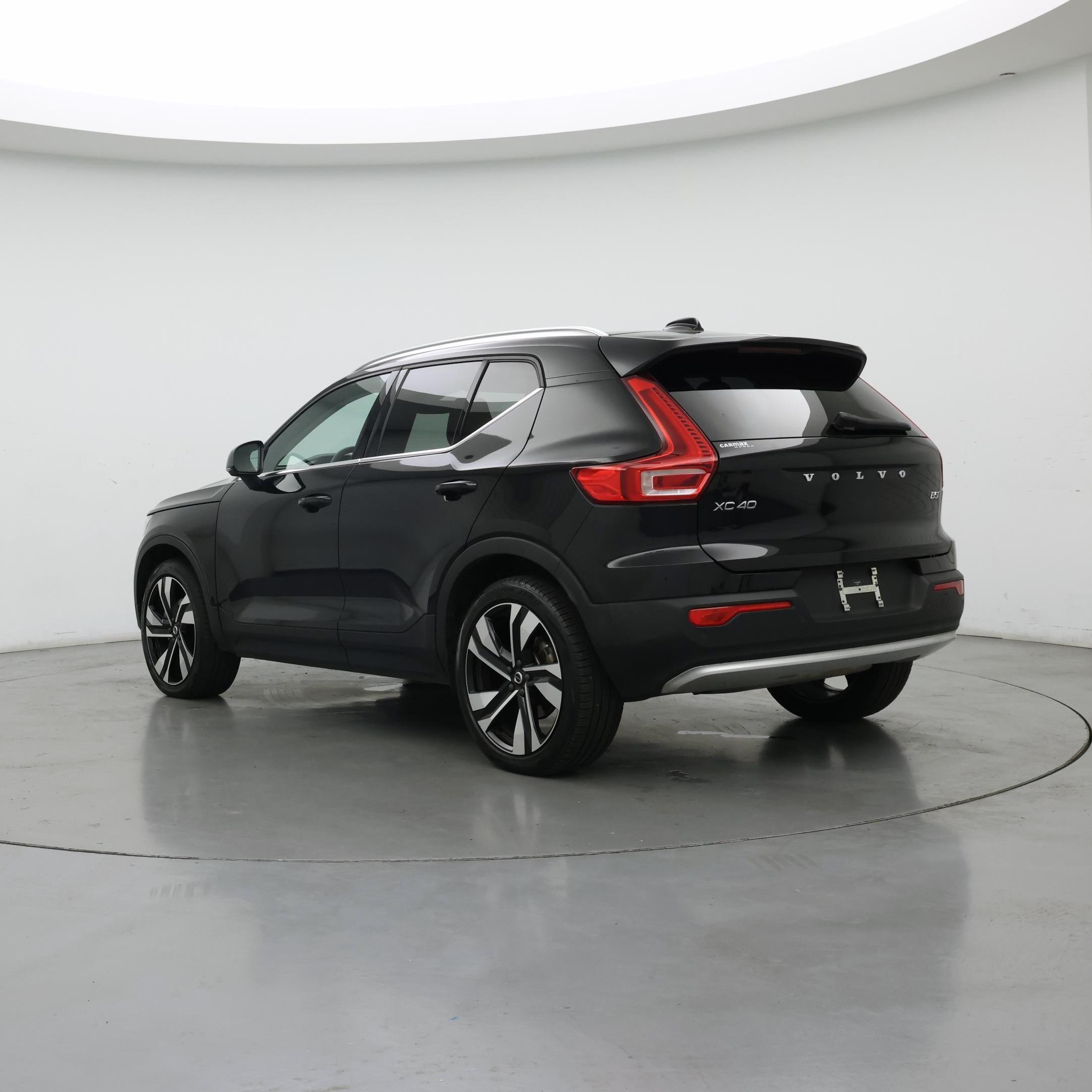 Thumbnail: 2023 Volvo XC40 - 2