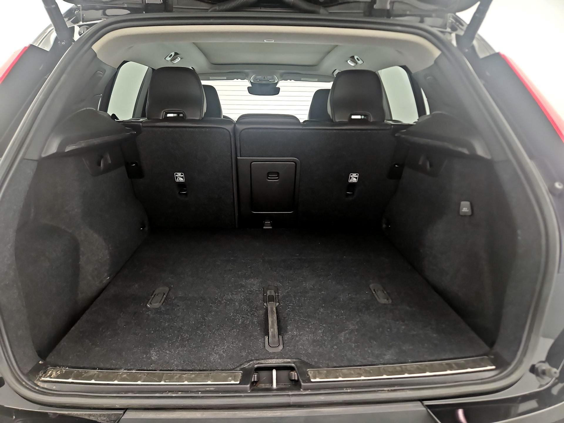 Thumbnail: 2023 Volvo XC40 - 19