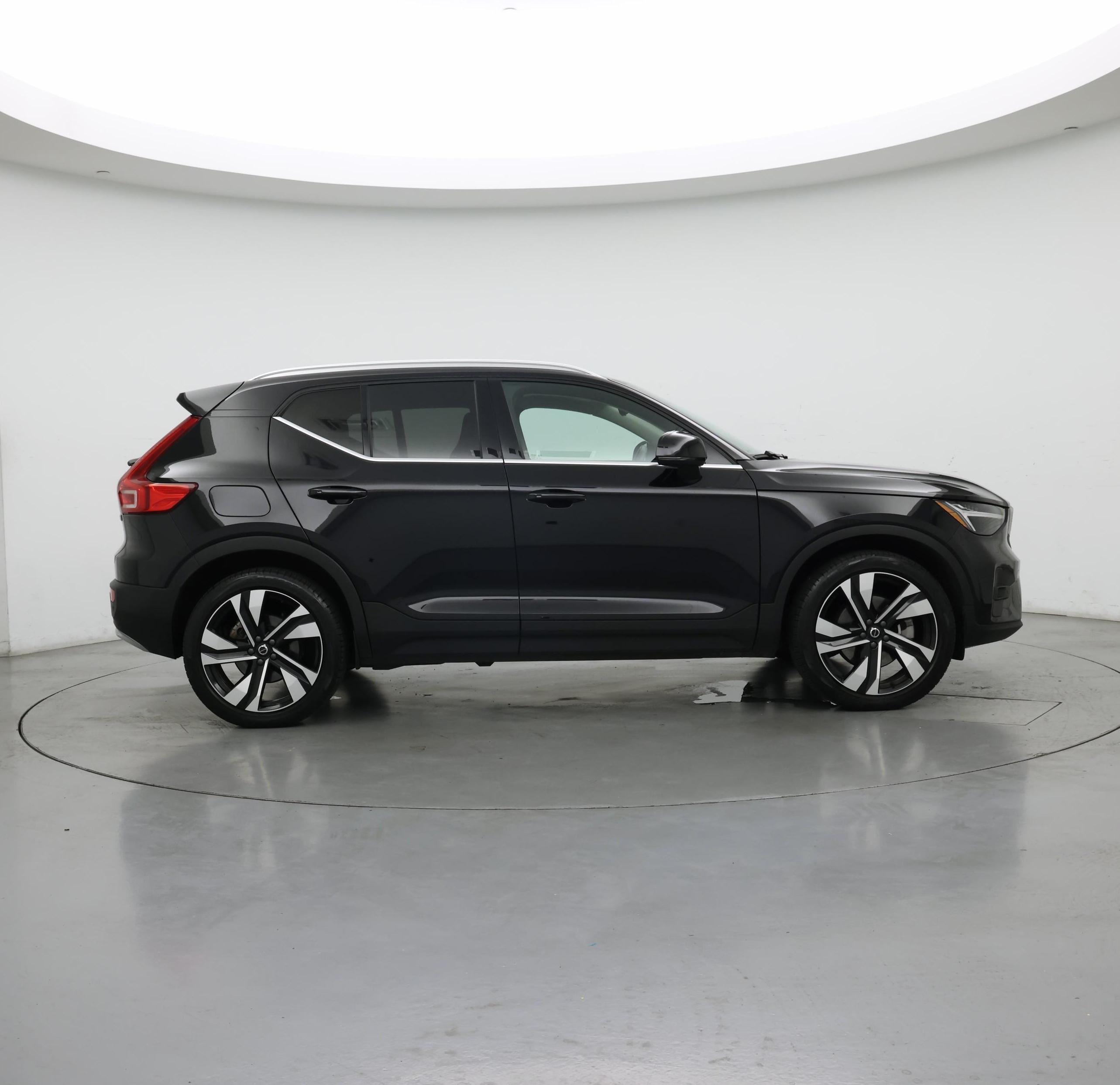 Thumbnail: 2023 Volvo XC40 - 7