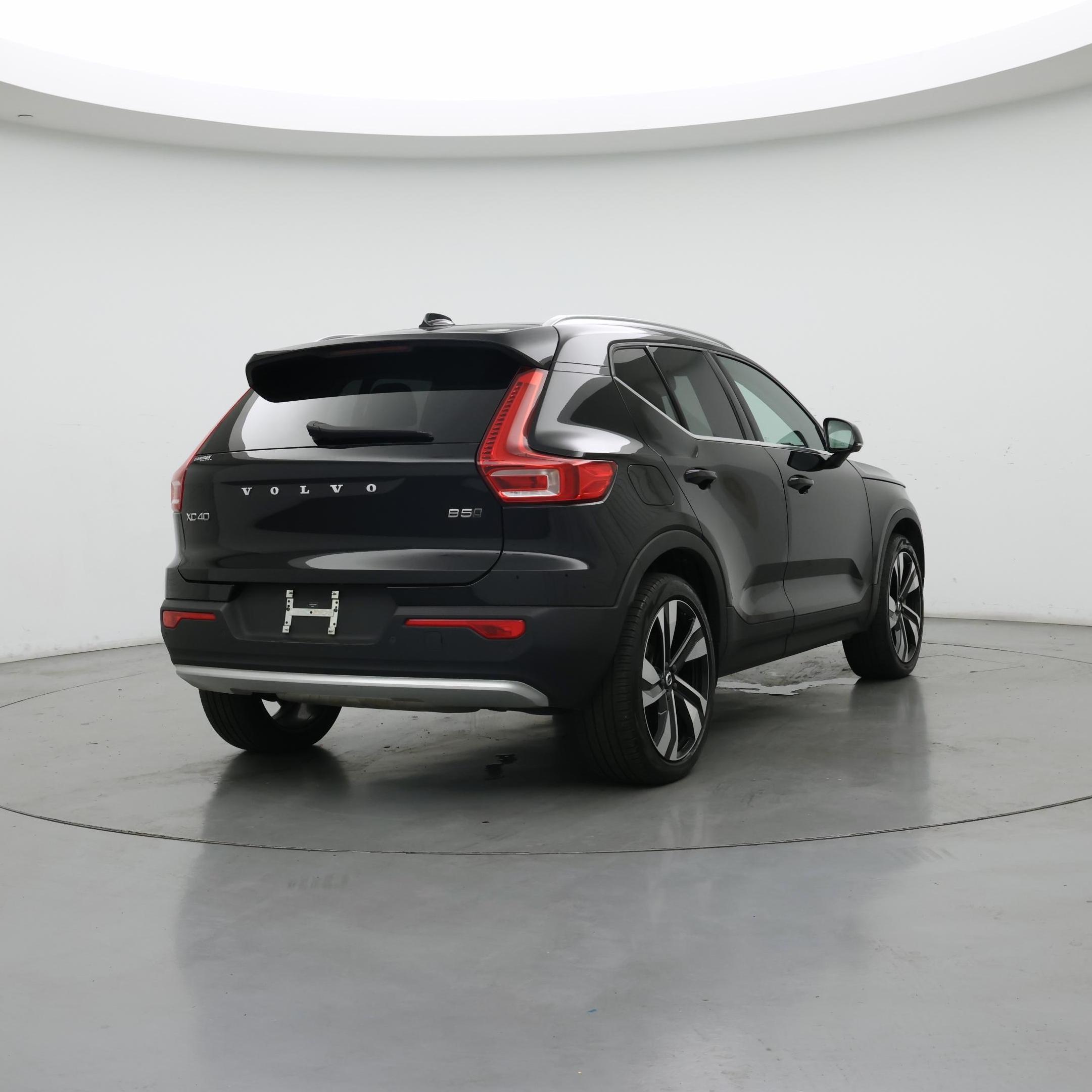Thumbnail: 2023 Volvo XC40 - 8