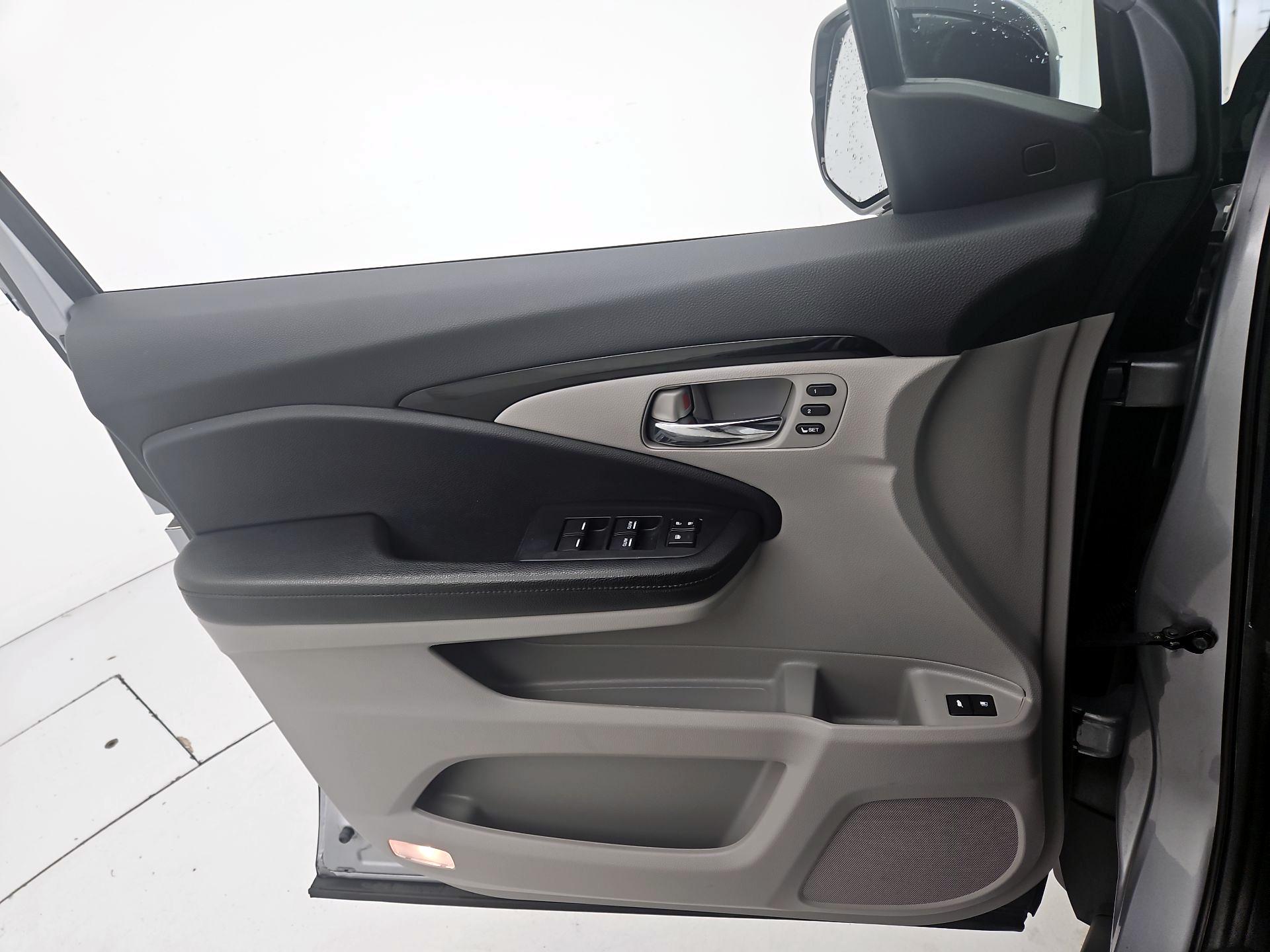 Thumbnail: 2020 Honda Pilot - 12