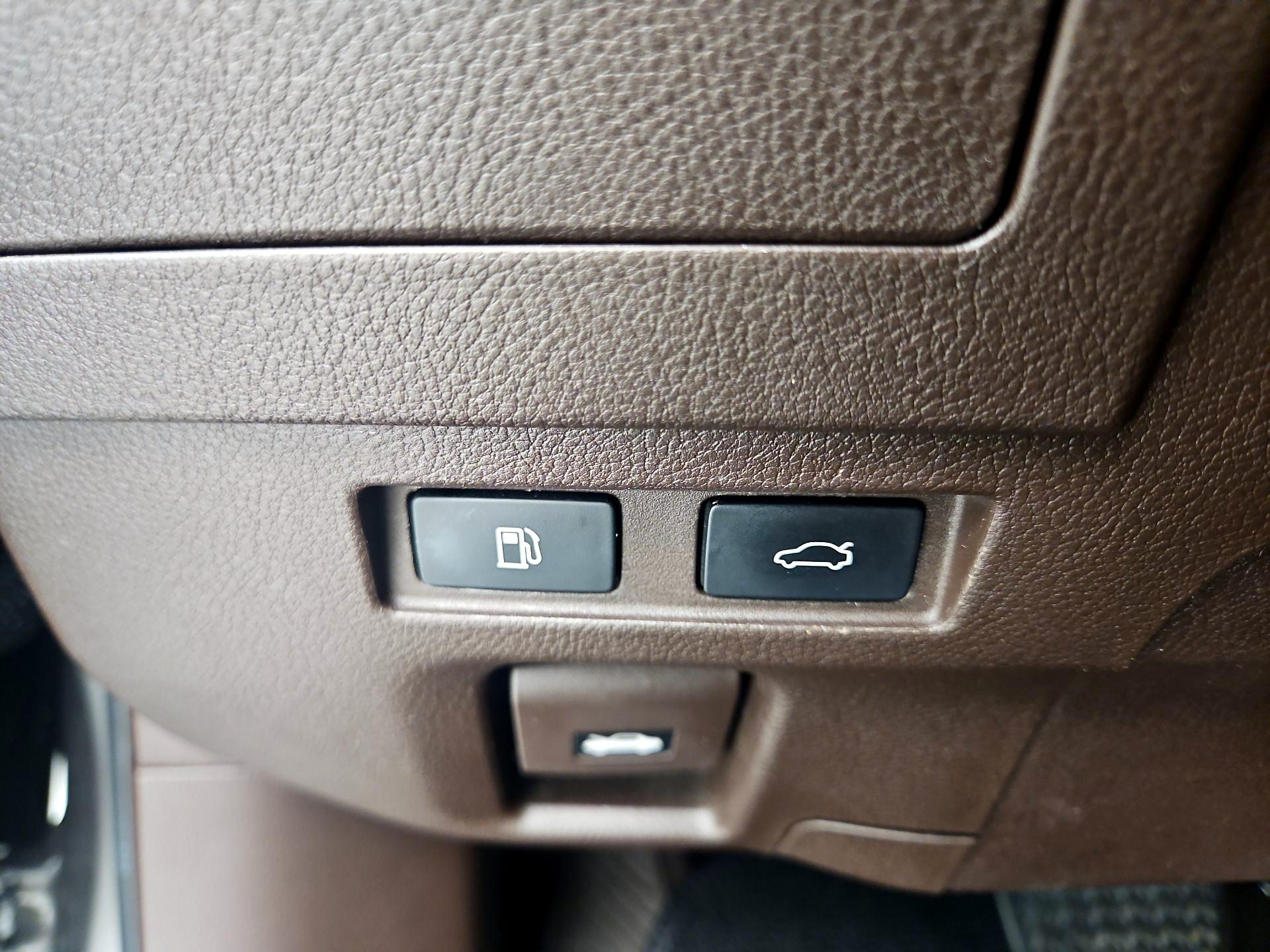 Thumbnail: 2021 Lexus ES - 13