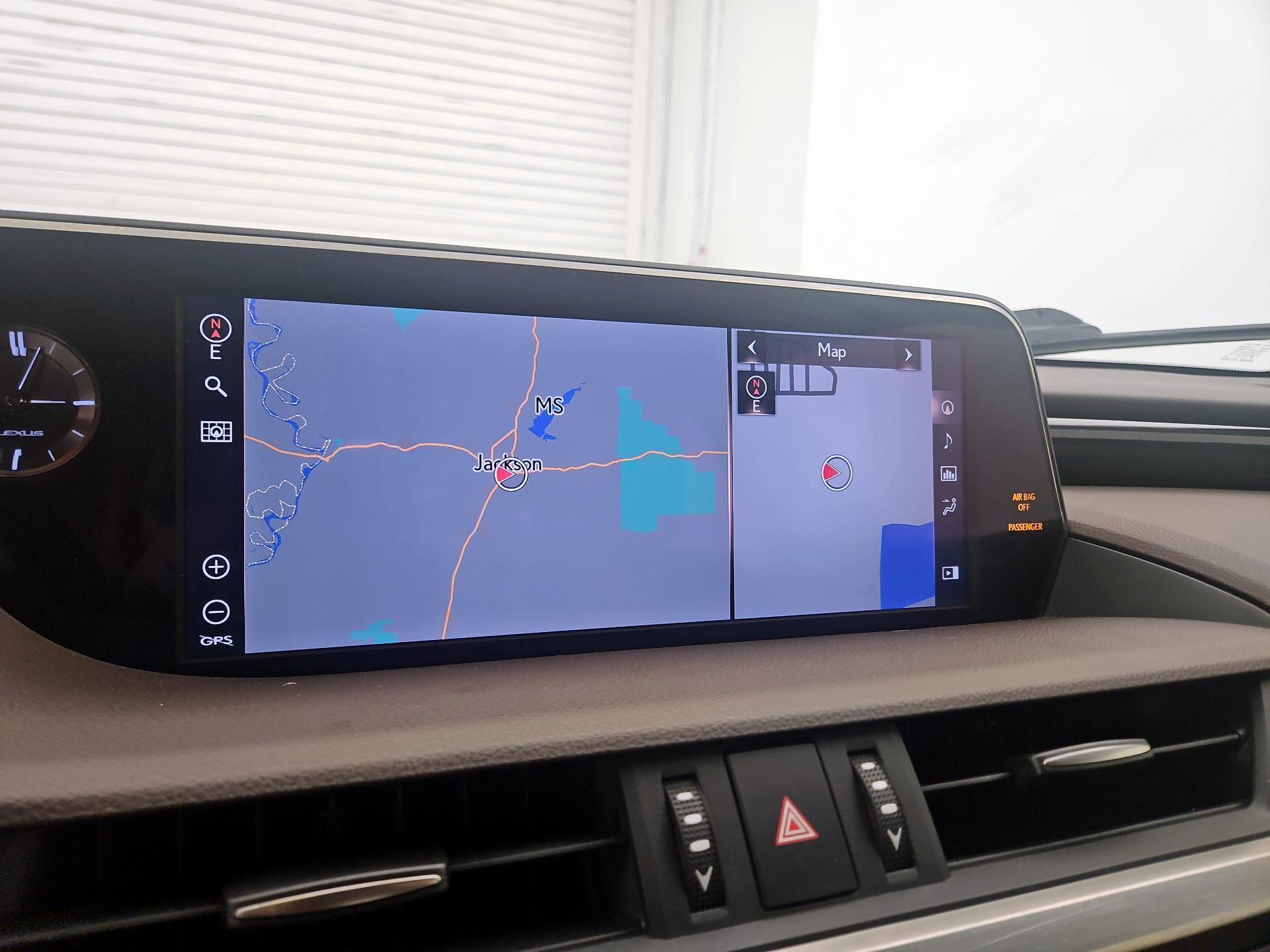 Thumbnail: 2021 Lexus ES - 14