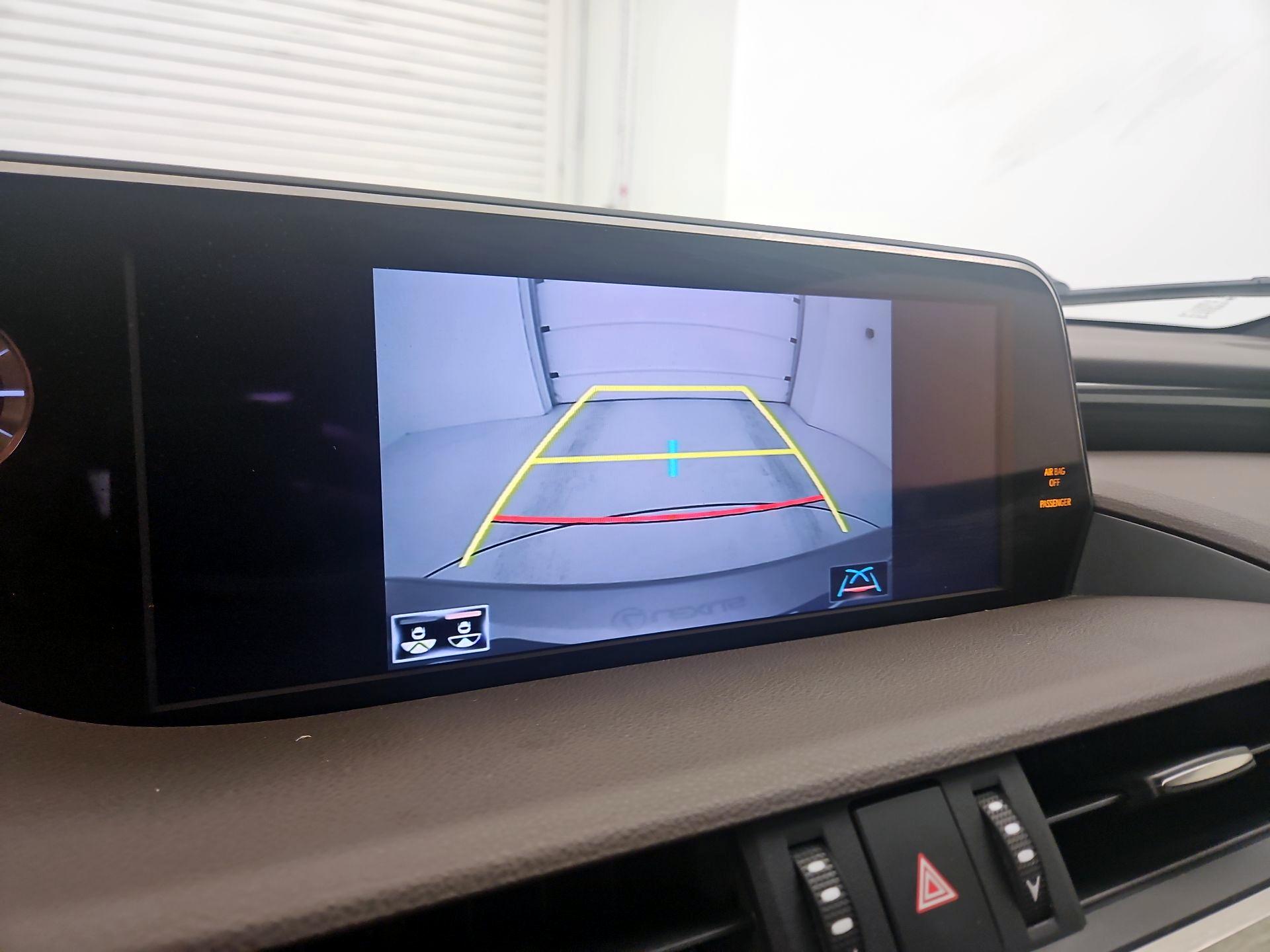 Thumbnail: 2021 Lexus ES - 15