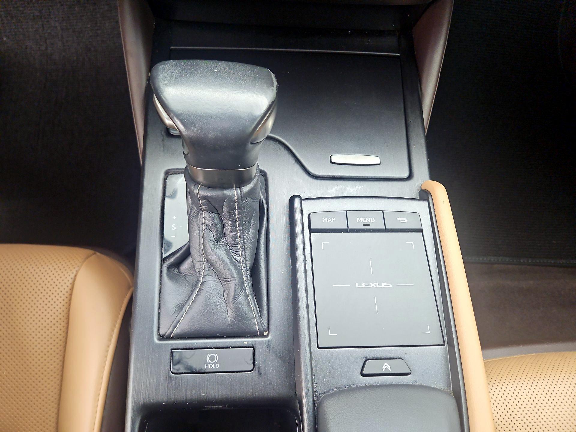 Thumbnail: 2021 Lexus ES - 18