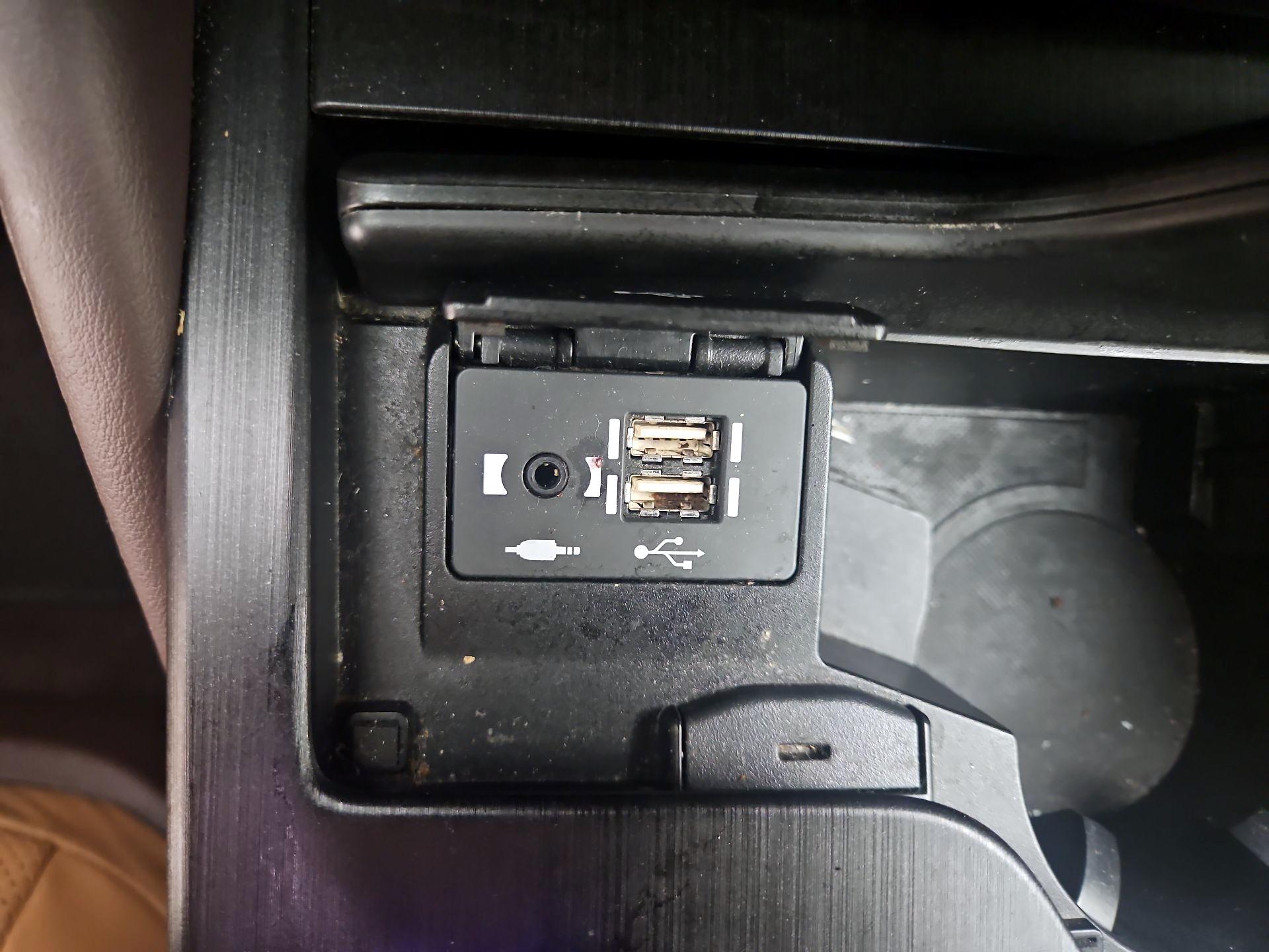 Thumbnail: 2021 Lexus ES - 19