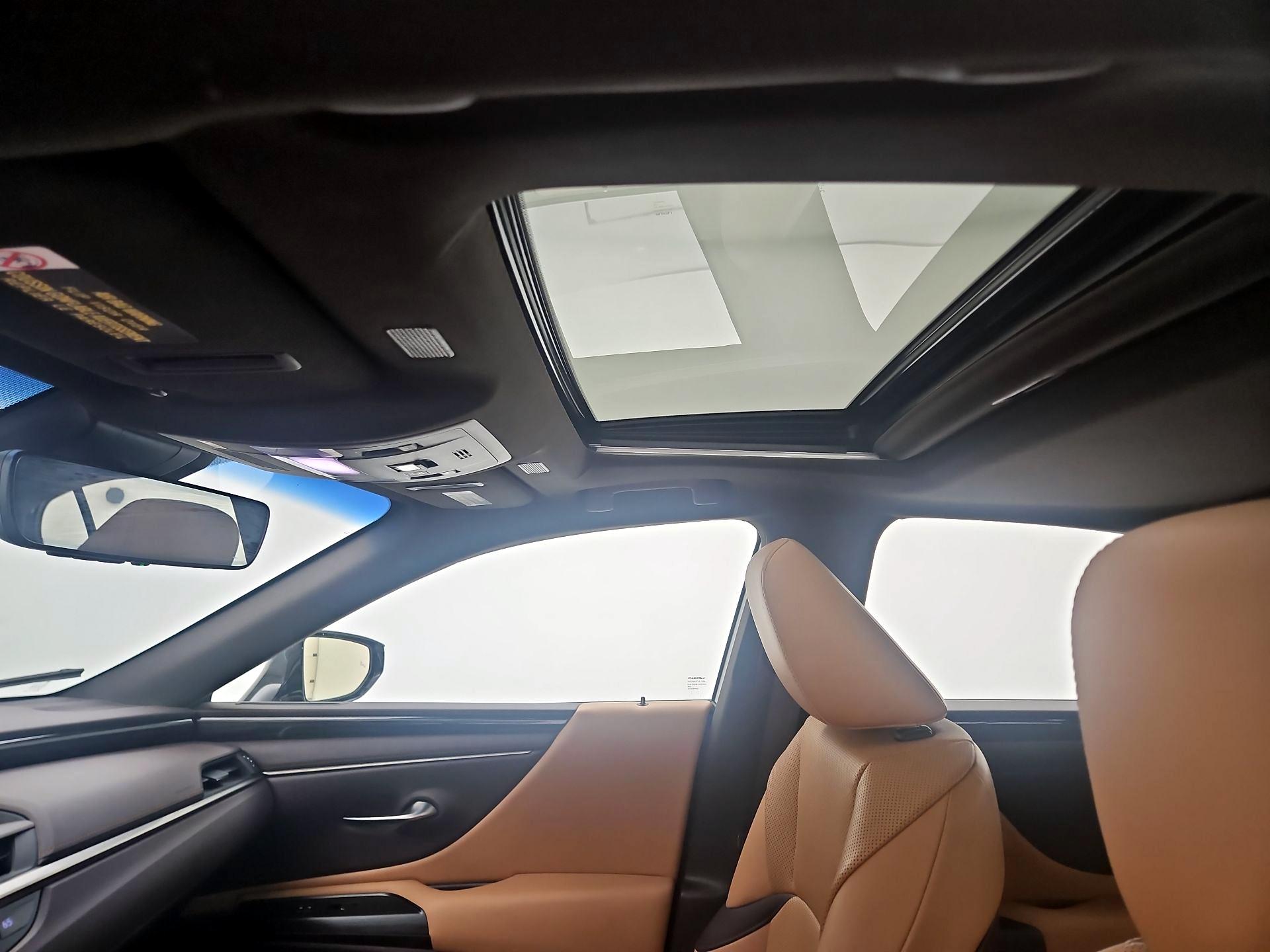 Thumbnail: 2021 Lexus ES - 20