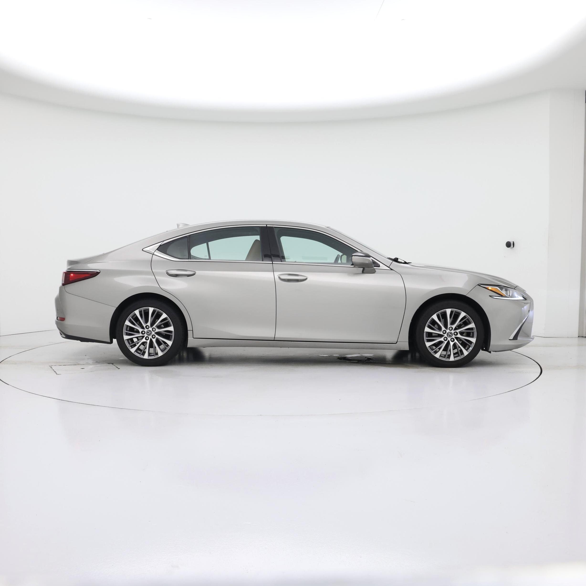 Thumbnail: 2021 Lexus ES - 7
