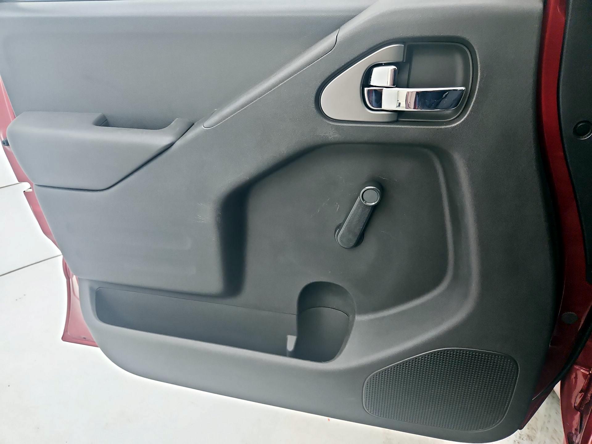 Thumbnail: 2015 Nissan Frontier - 12