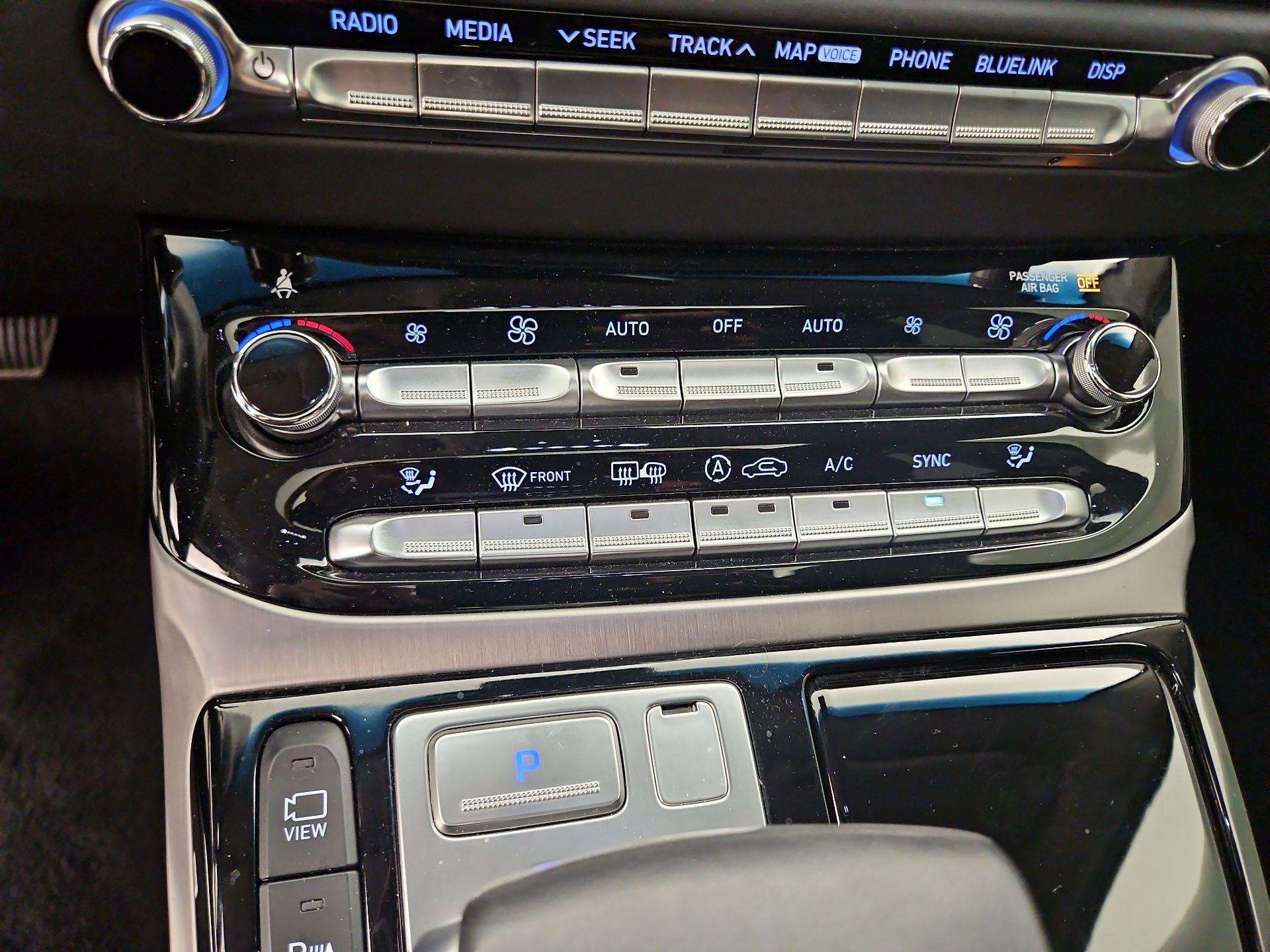 Thumbnail: 2017 Genesis G90 - 17