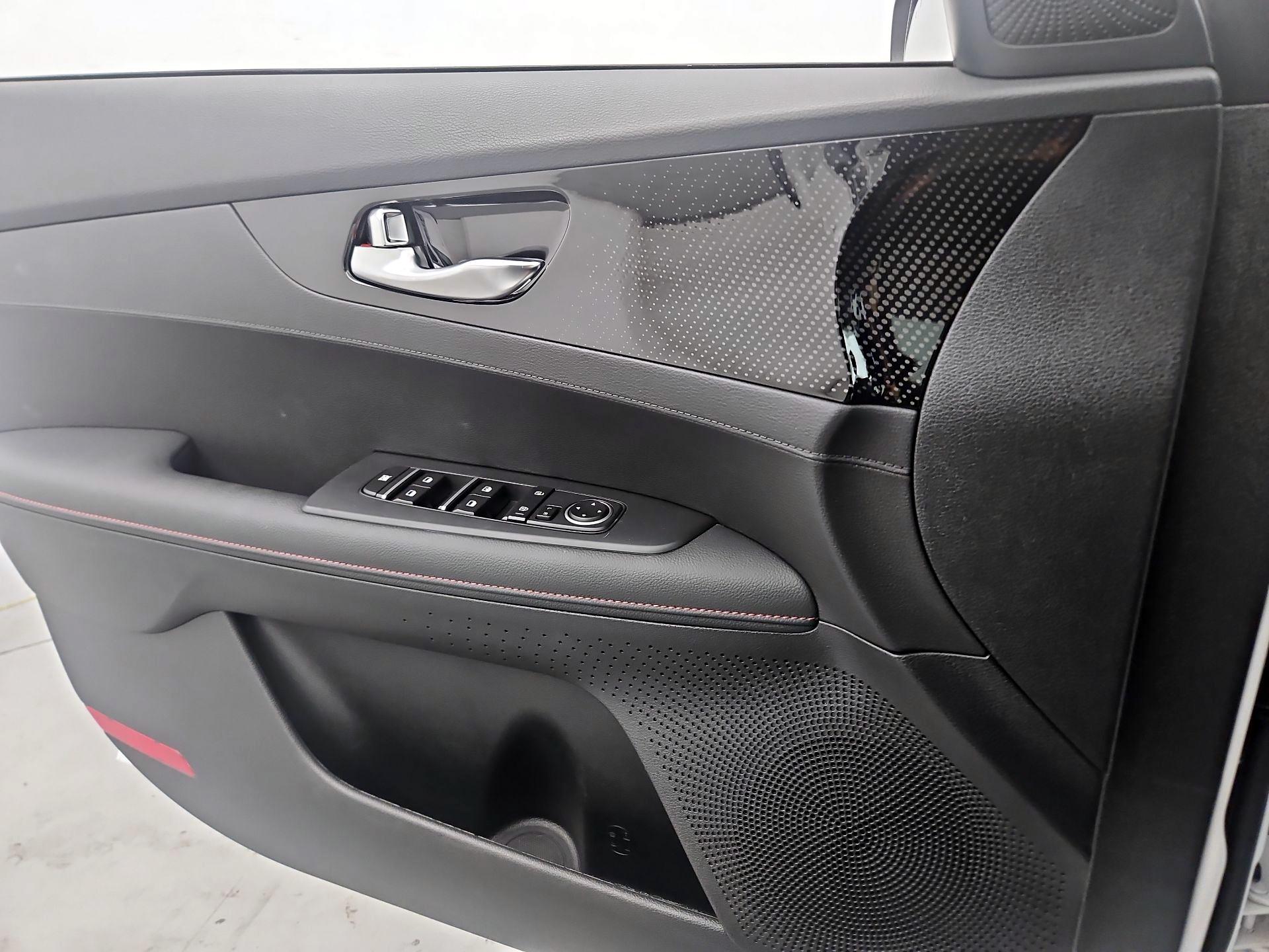 Thumbnail: 2024 Kia Forte - 12