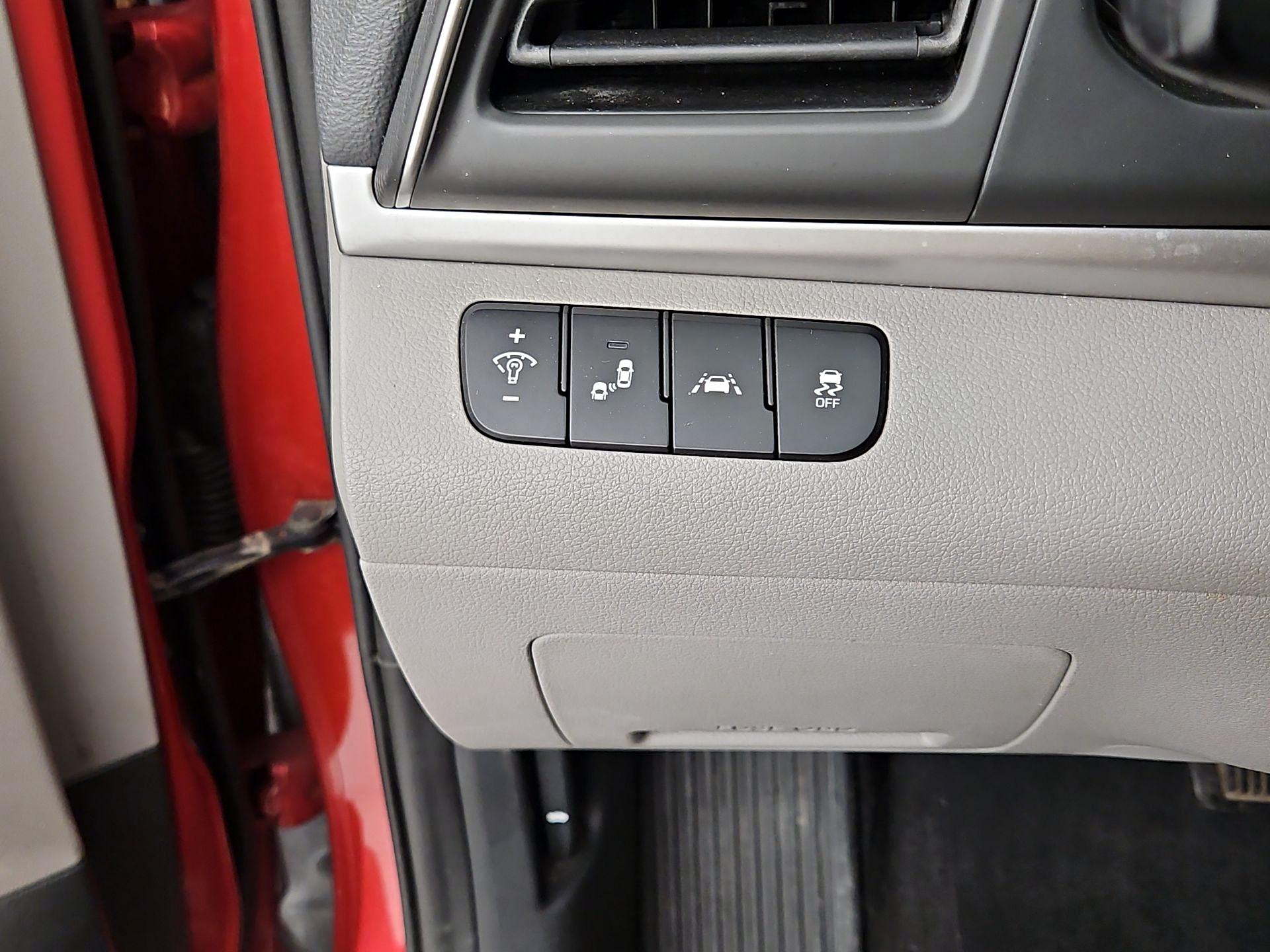 Thumbnail: 2019 Hyundai Elantra - 13