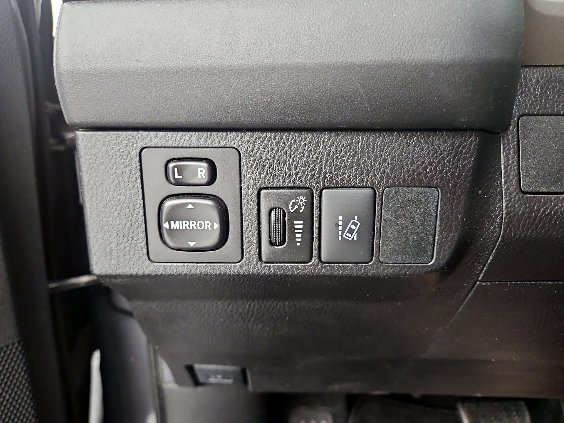 Thumbnail: 2018 Toyota RAV4 - 13