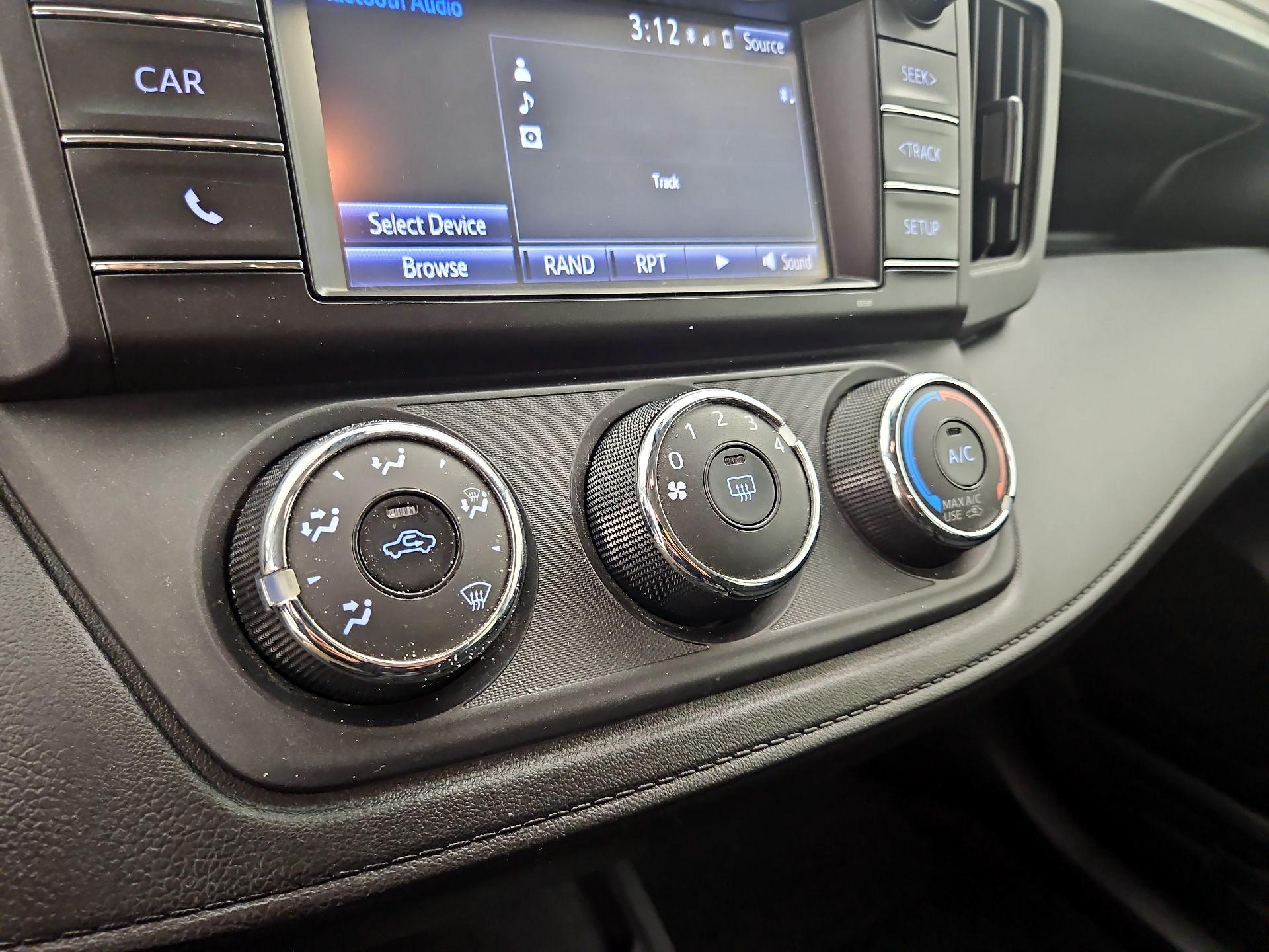 Thumbnail: 2018 Toyota RAV4 - 16