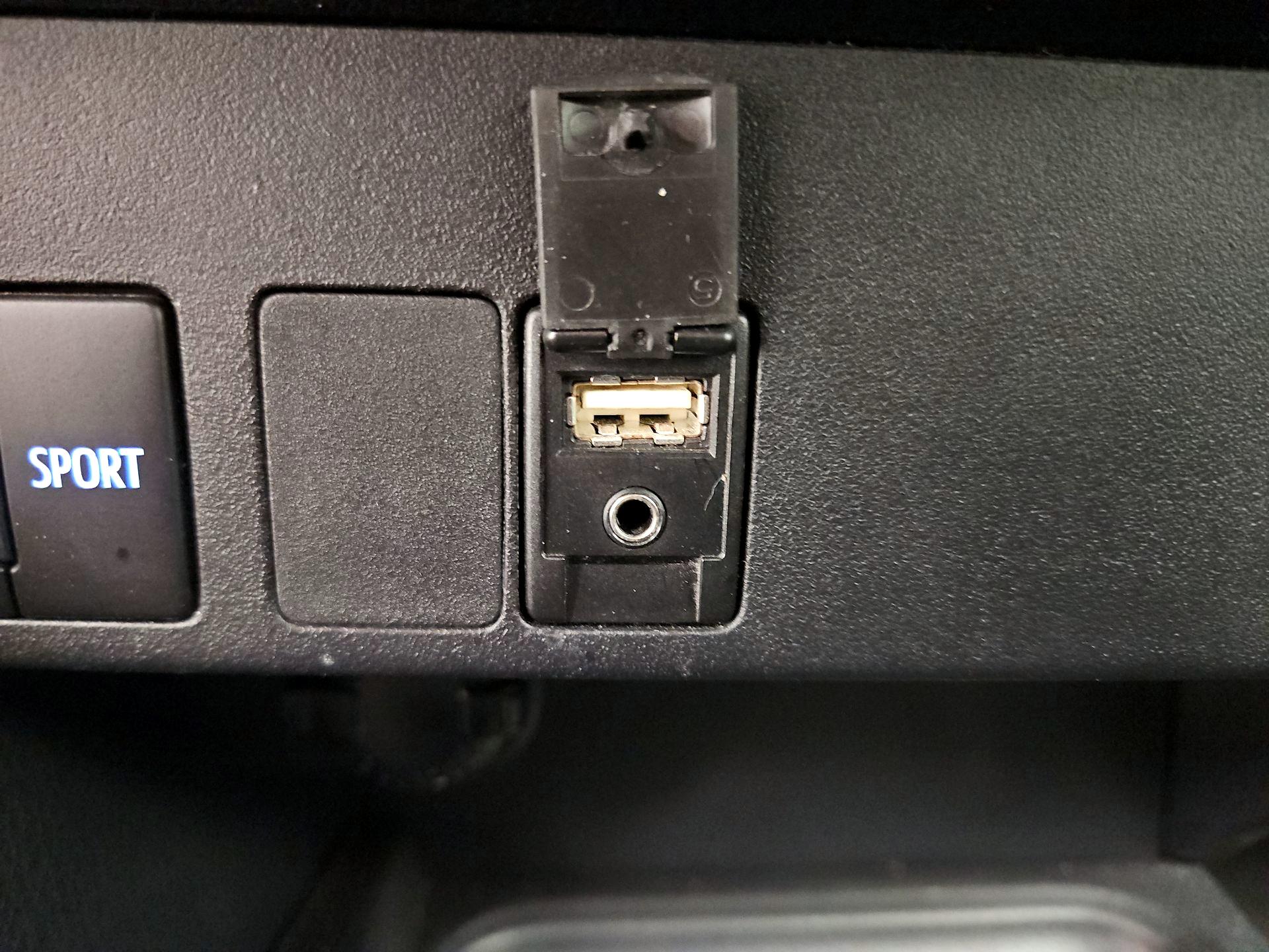 Thumbnail: 2018 Toyota RAV4 - 18