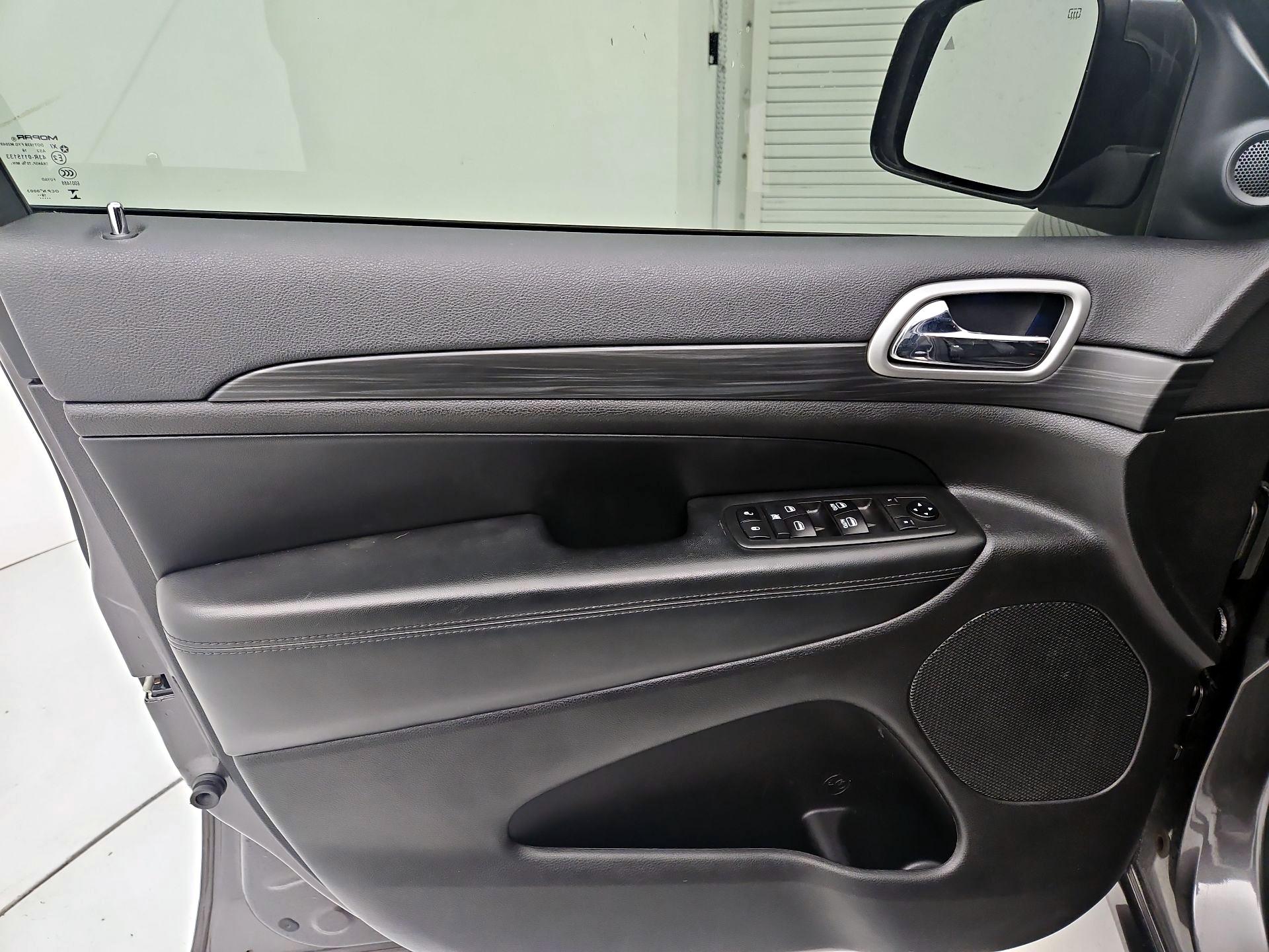 Thumbnail: 2019 Jeep Grand Cherokee - 12