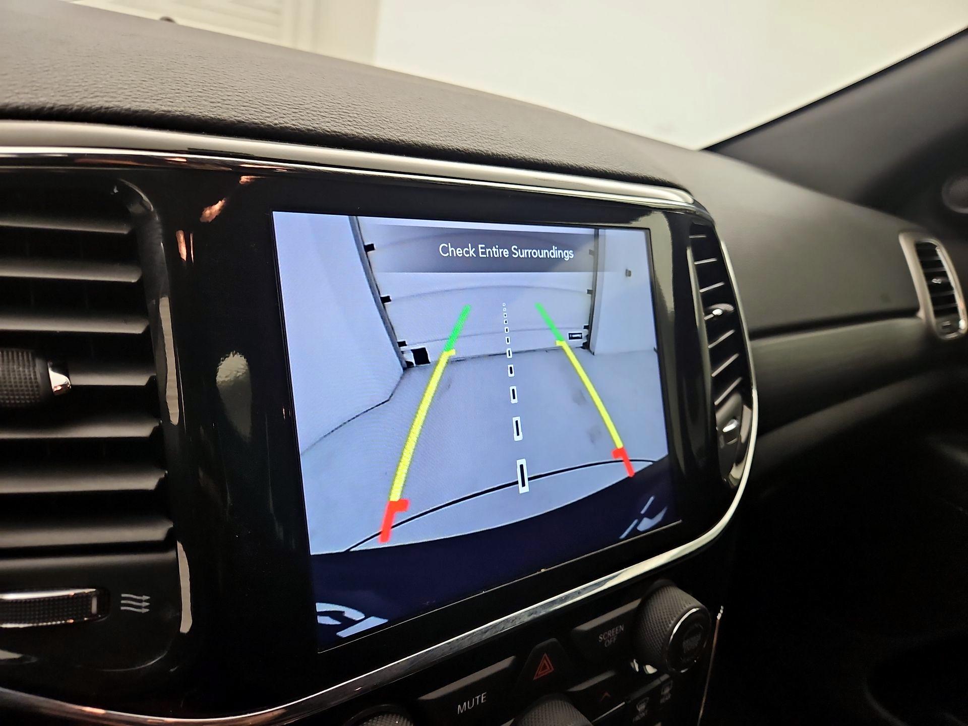 Thumbnail: 2019 Jeep Grand Cherokee - 15