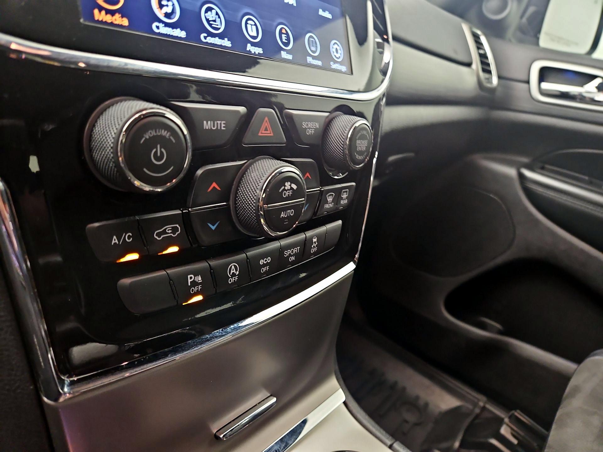 Thumbnail: 2019 Jeep Grand Cherokee - 17