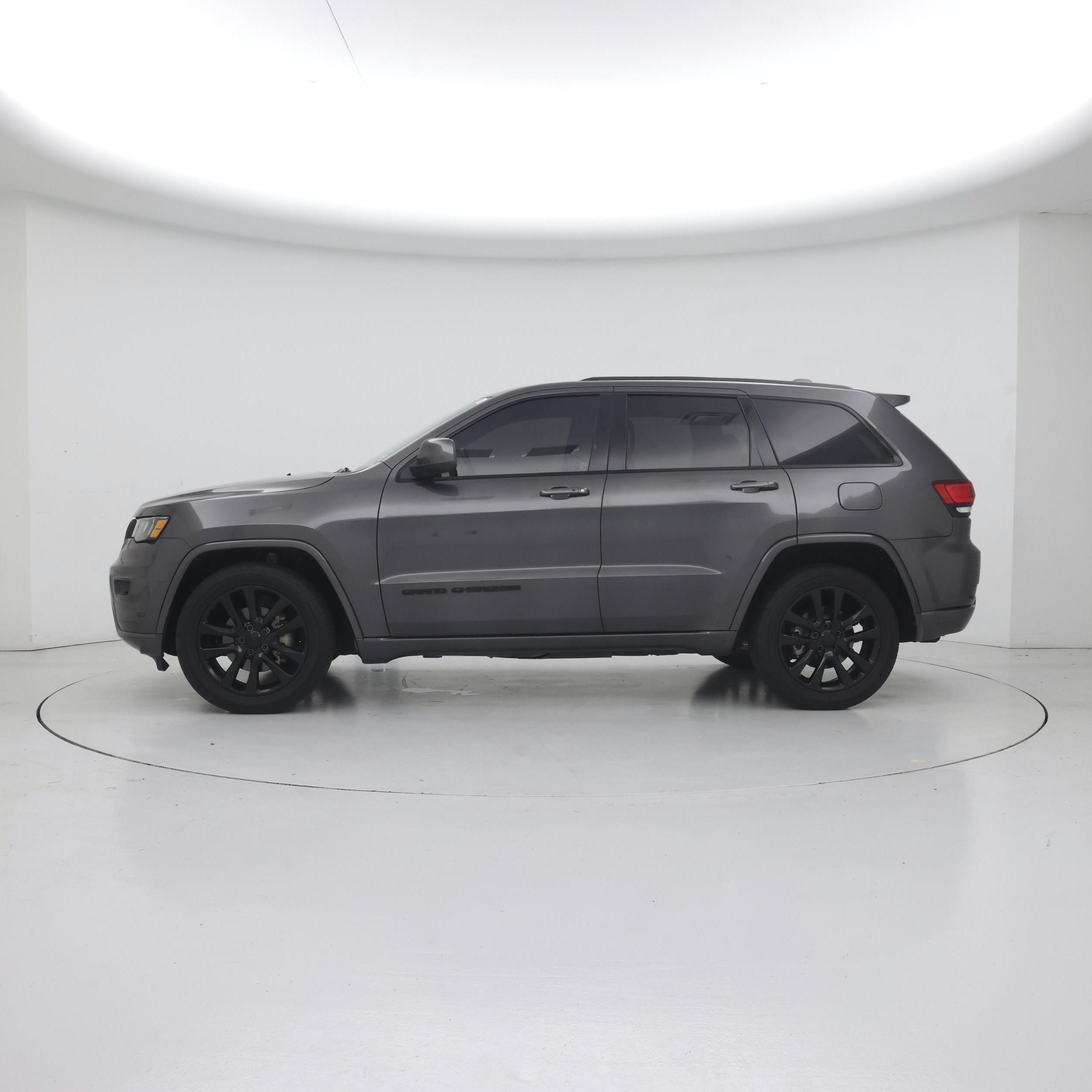 Thumbnail: 2019 Jeep Grand Cherokee - 3