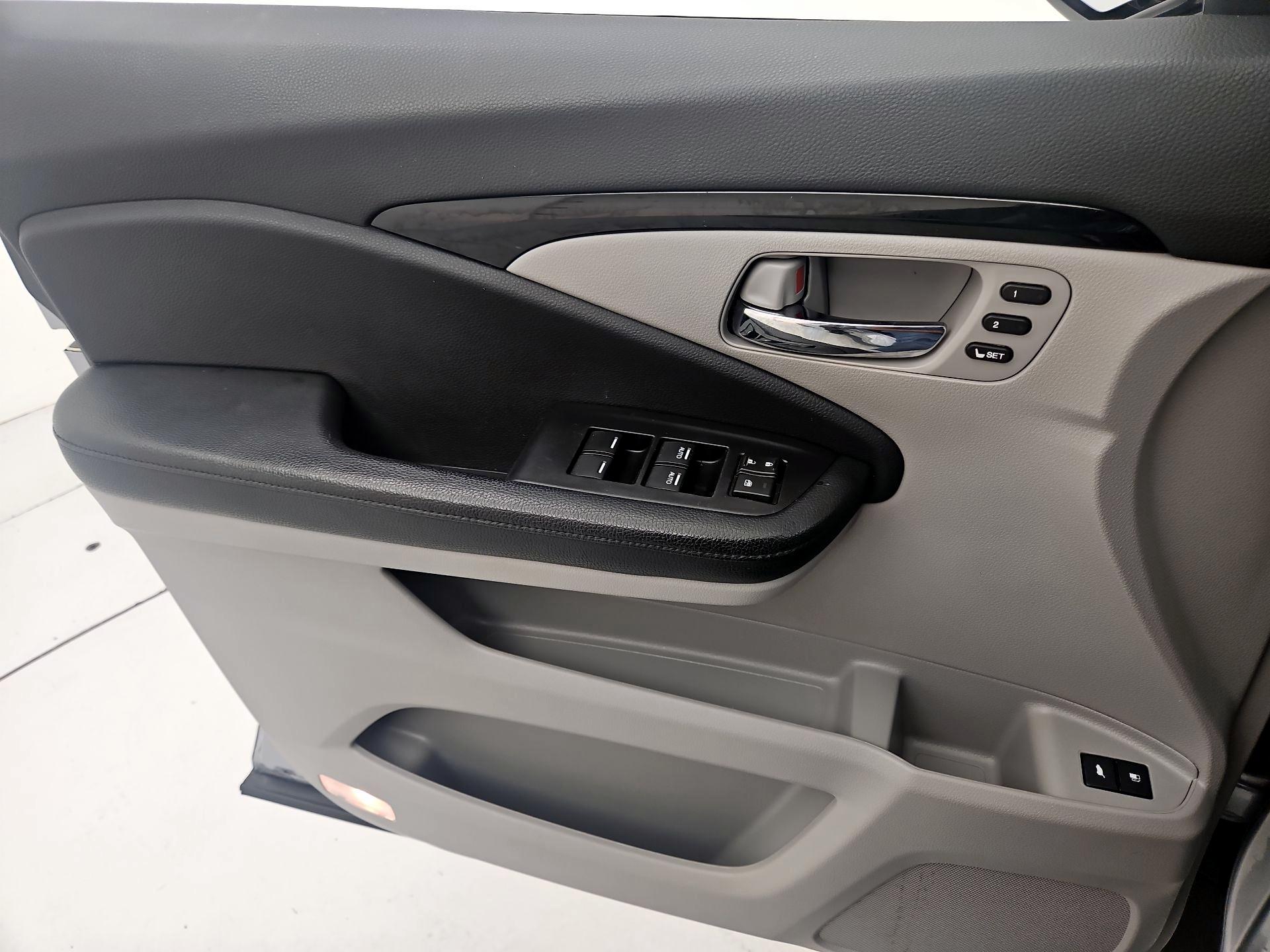 Thumbnail: 2019 Honda Pilot - 12