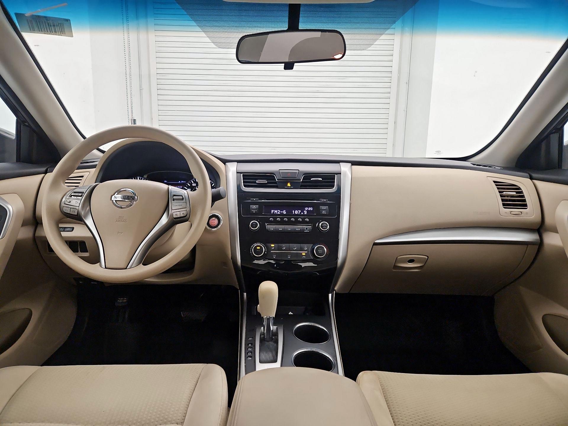 Thumbnail: 2015 Nissan Altima - 9