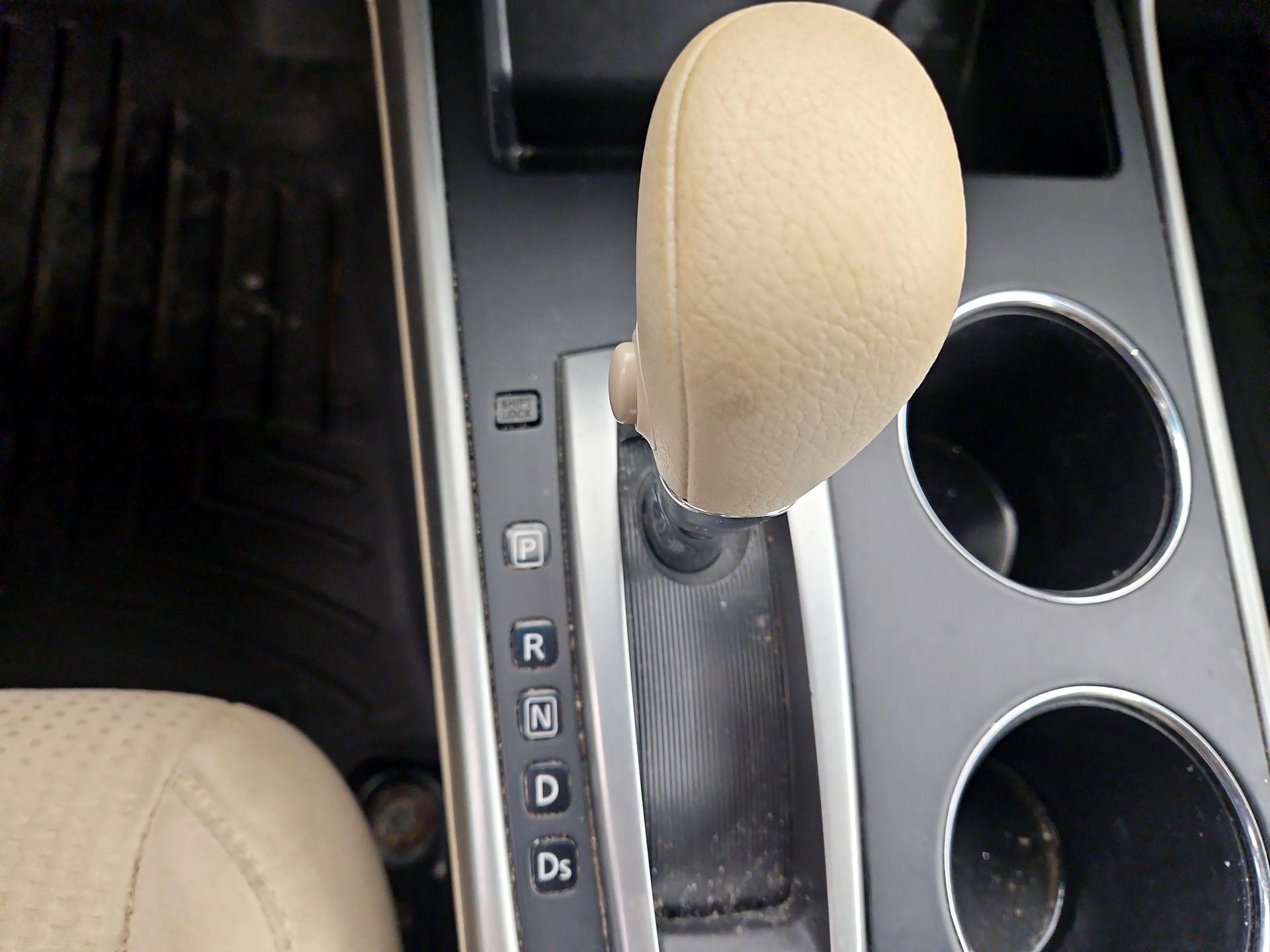 Thumbnail: 2015 Nissan Altima - 16