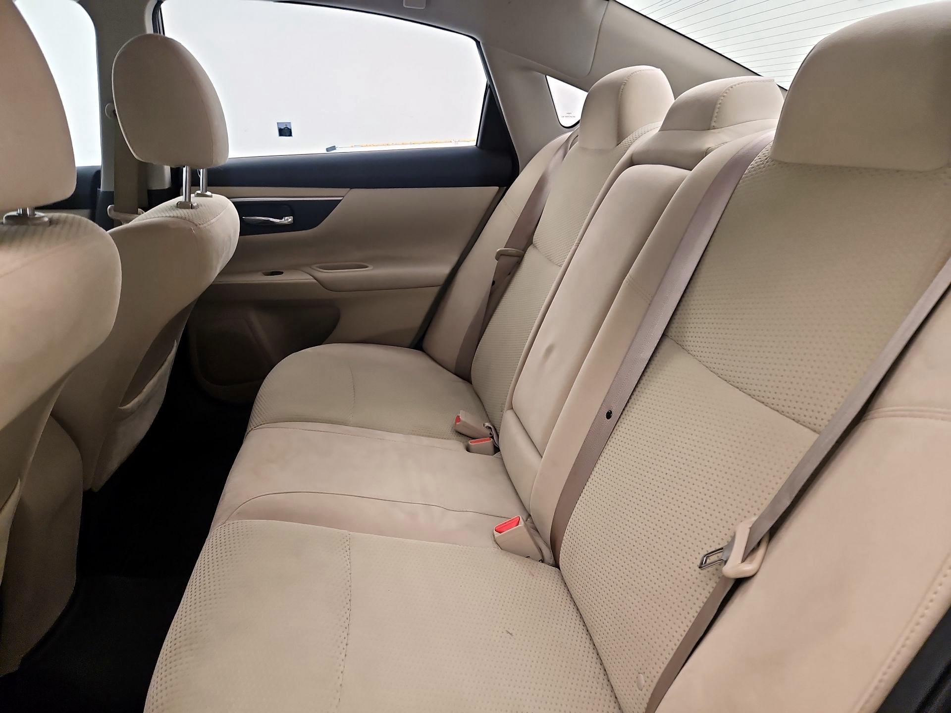 Thumbnail: 2015 Nissan Altima - 18
