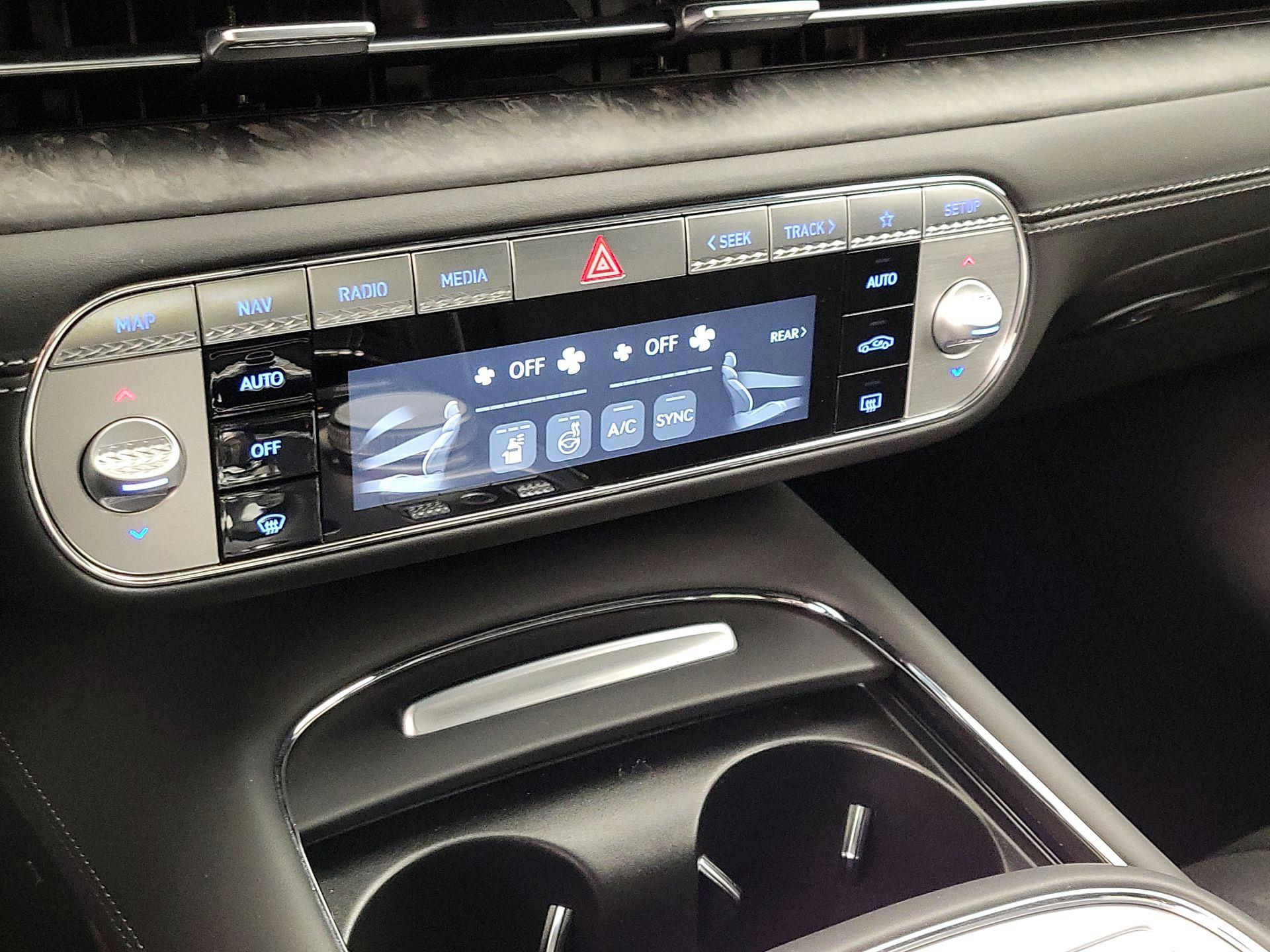 Thumbnail: 2023 Genesis G90 - 17