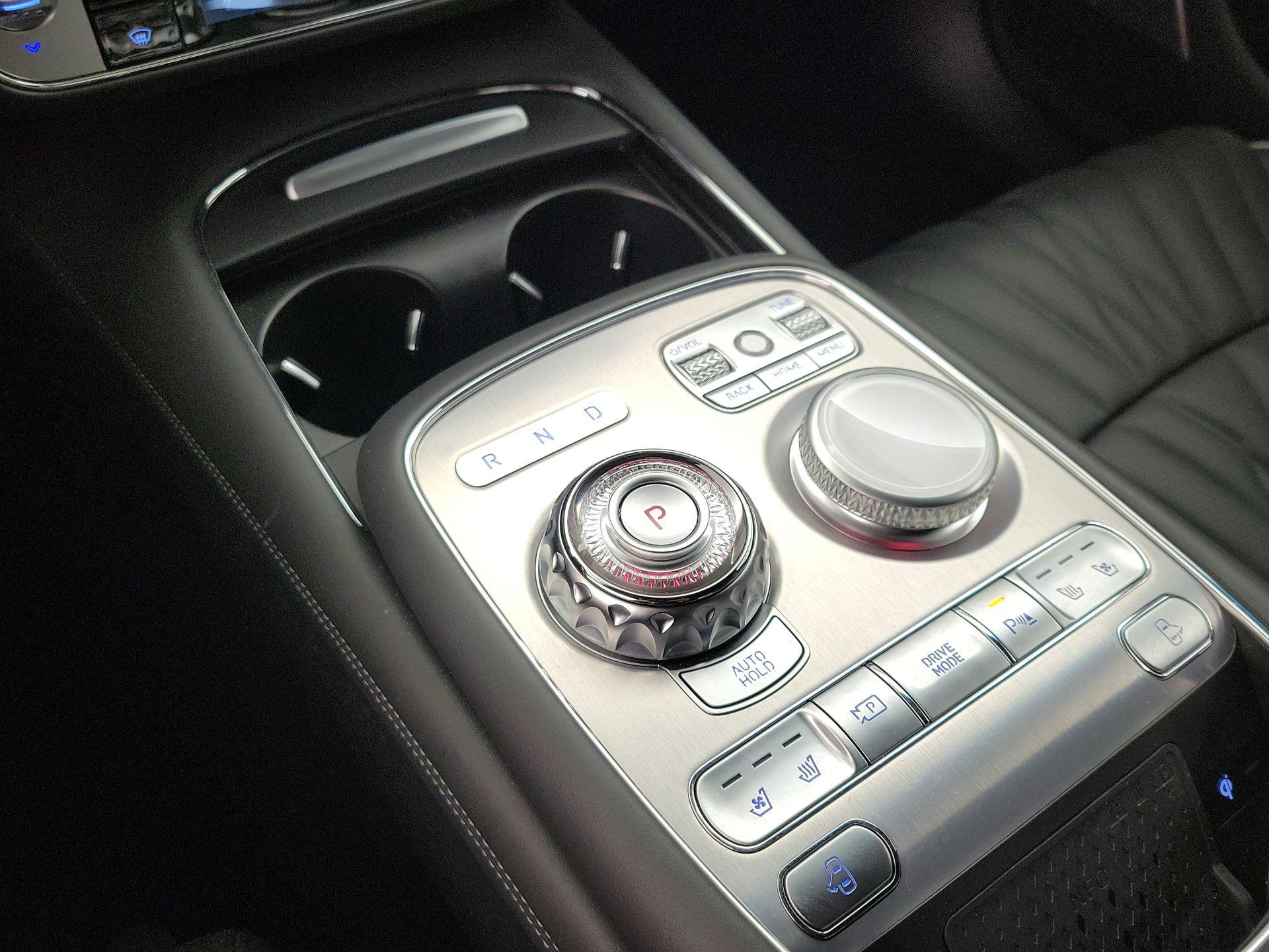 Thumbnail: 2023 Genesis G90 - 18
