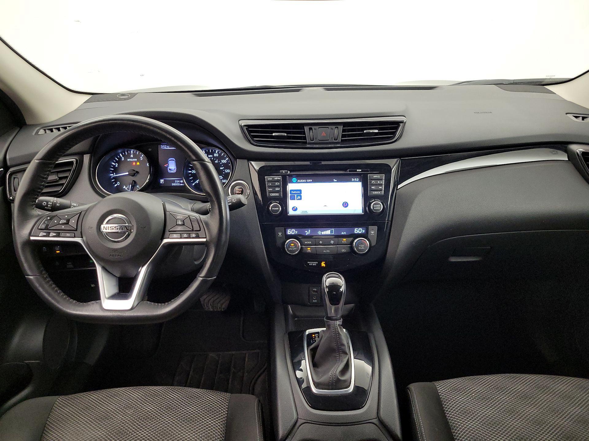 Thumbnail: 2017 Nissan Rogue Sport - 9