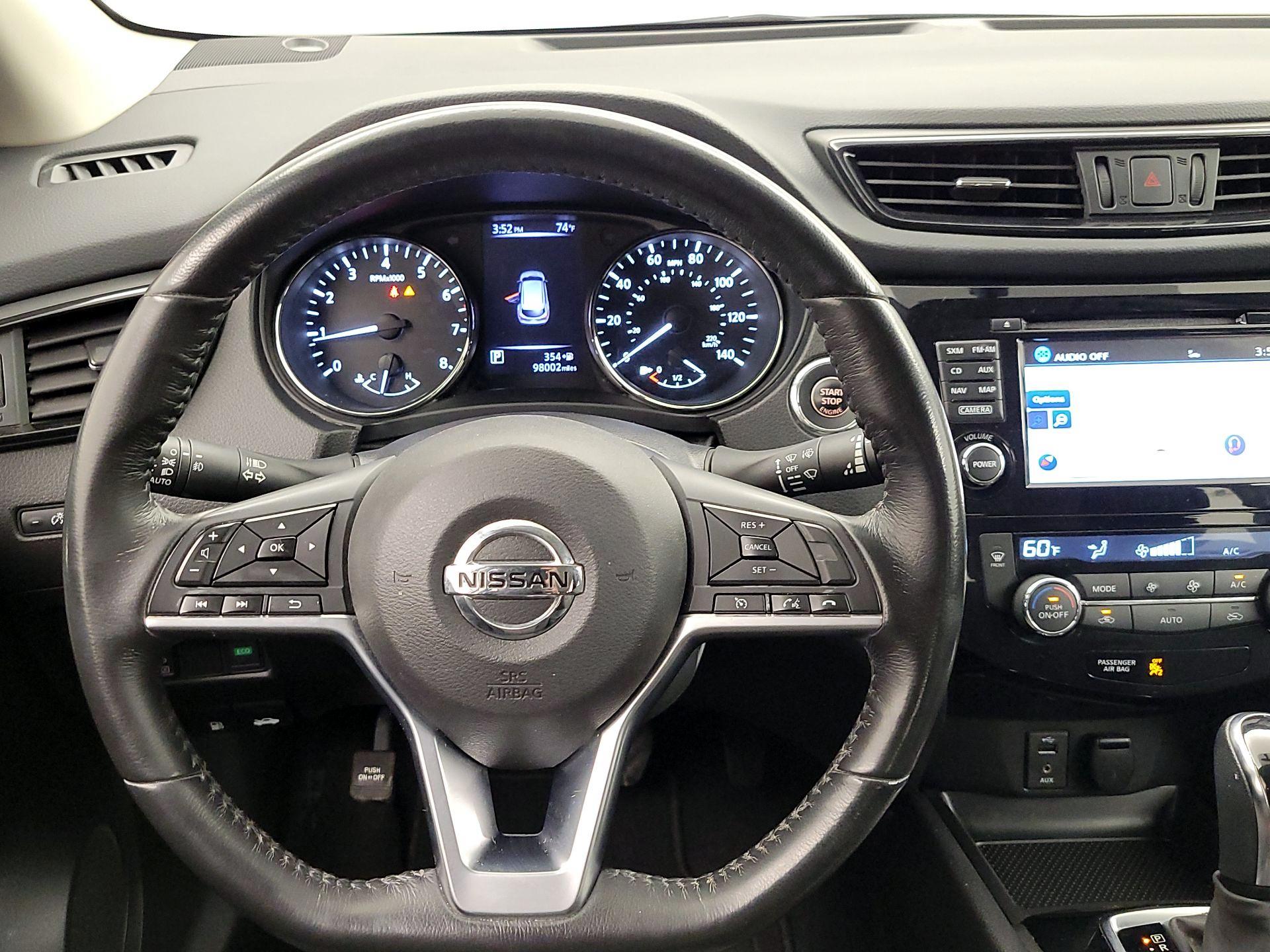 Thumbnail: 2017 Nissan Rogue Sport - 10