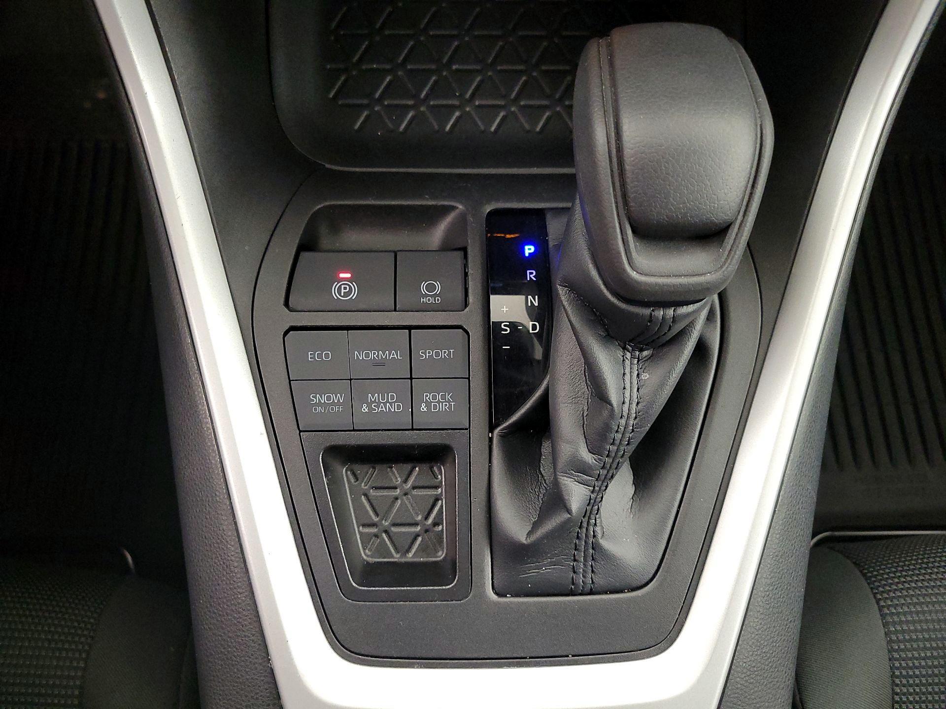 Thumbnail: 2023 Toyota RAV4 - 17