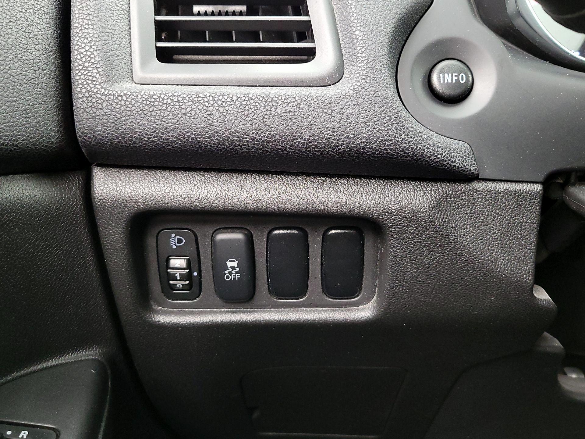Thumbnail: 2013 Mitsubishi Outlander Sport - 13