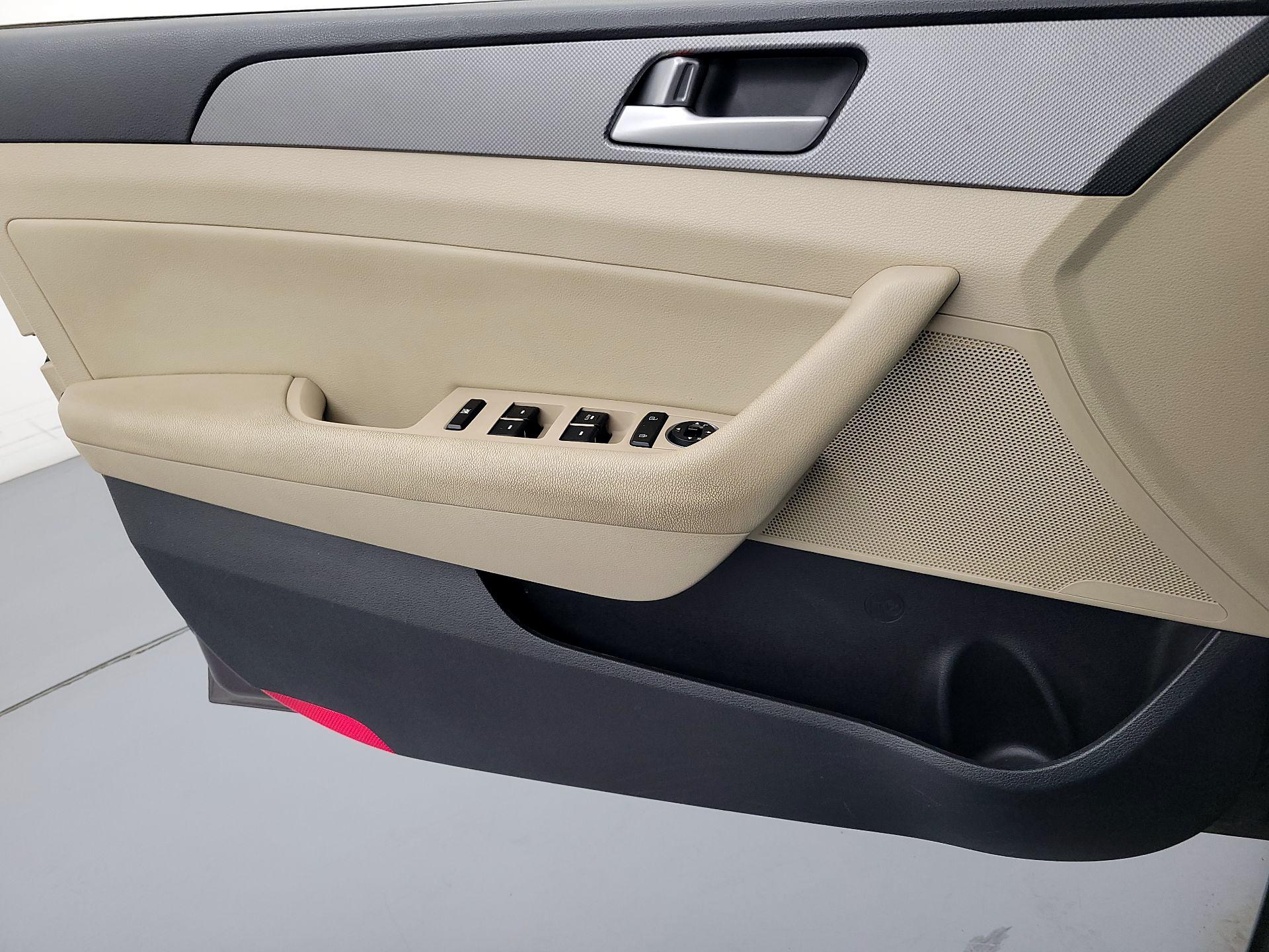 Thumbnail: 2015 Hyundai Sonata - 12