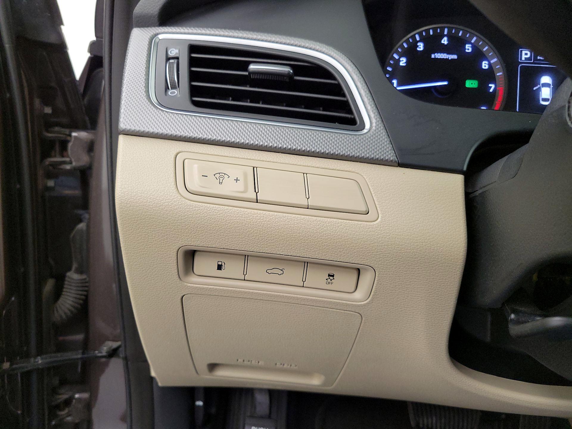 Thumbnail: 2015 Hyundai Sonata - 13
