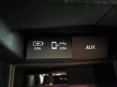 USB/AUX Ports