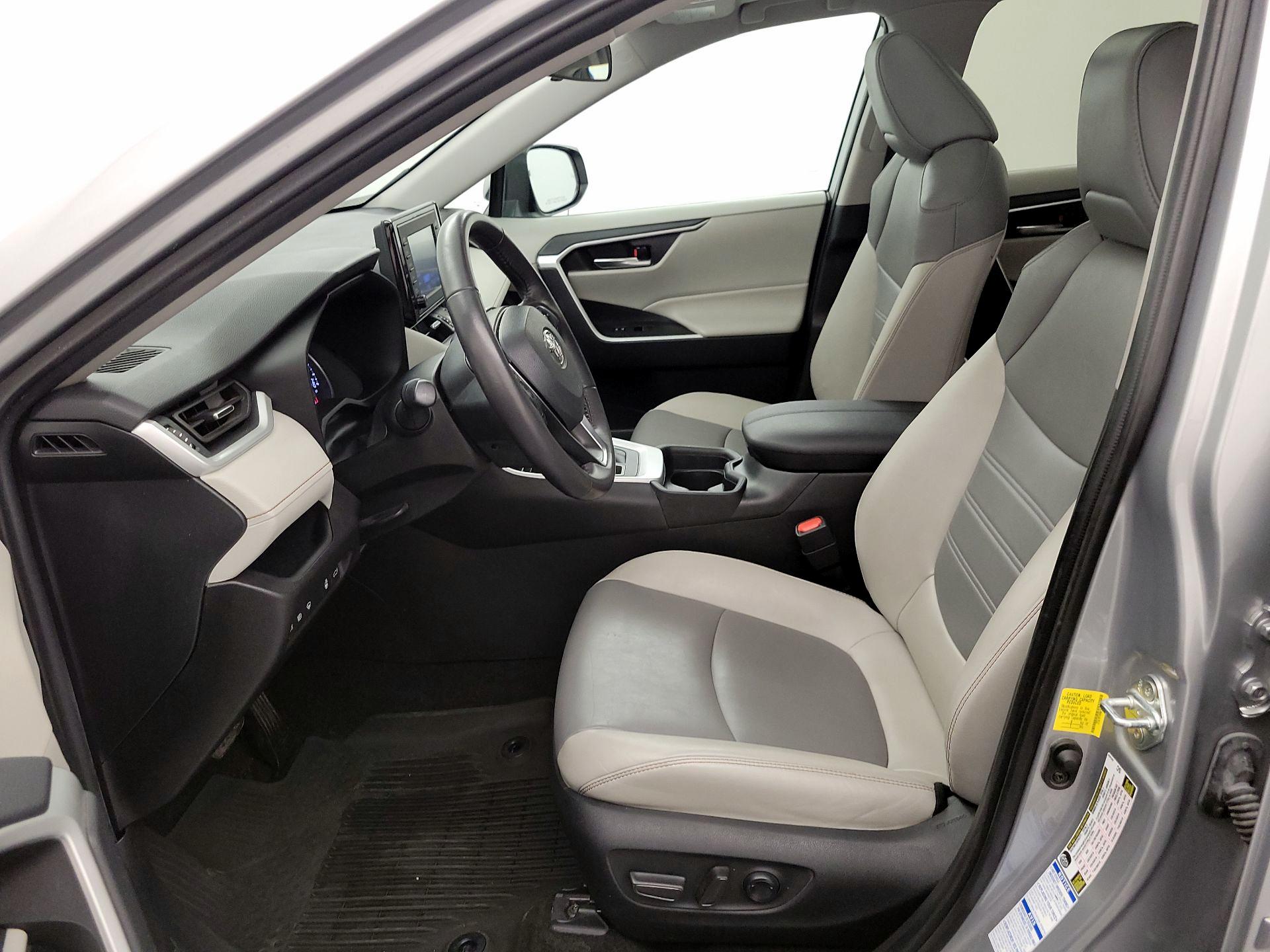 Thumbnail: 2021 Toyota RAV4 - 11