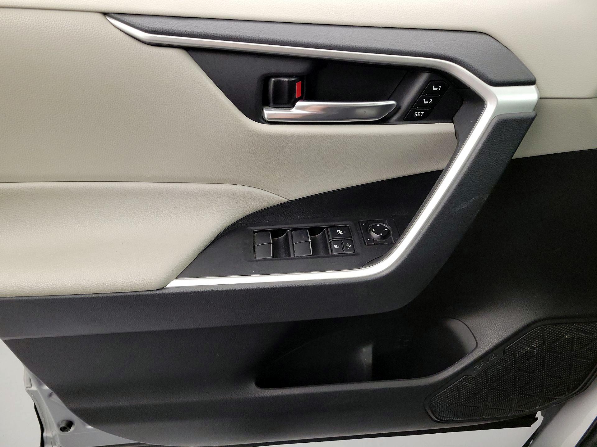 Thumbnail: 2021 Toyota RAV4 - 12