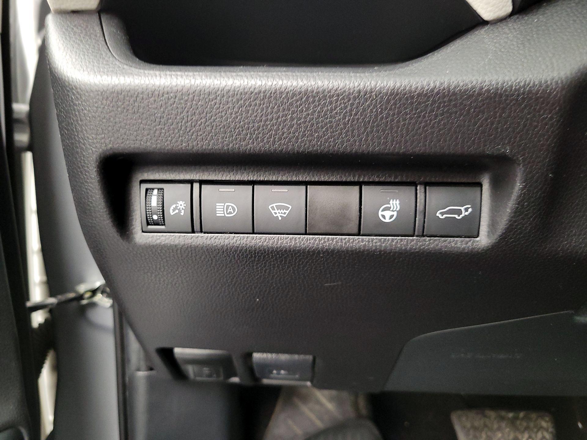 Thumbnail: 2021 Toyota RAV4 - 13