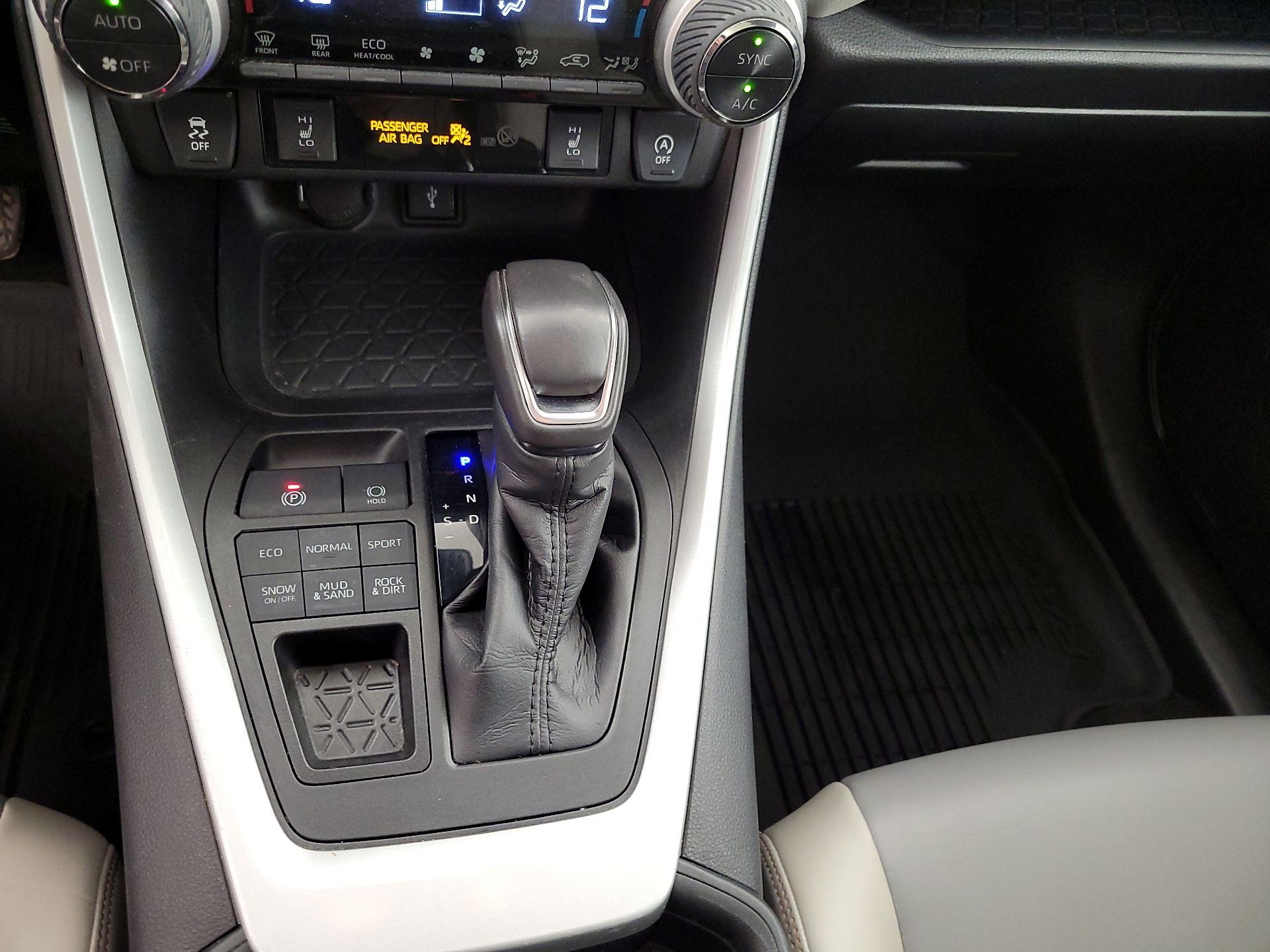 Thumbnail: 2021 Toyota RAV4 - 17