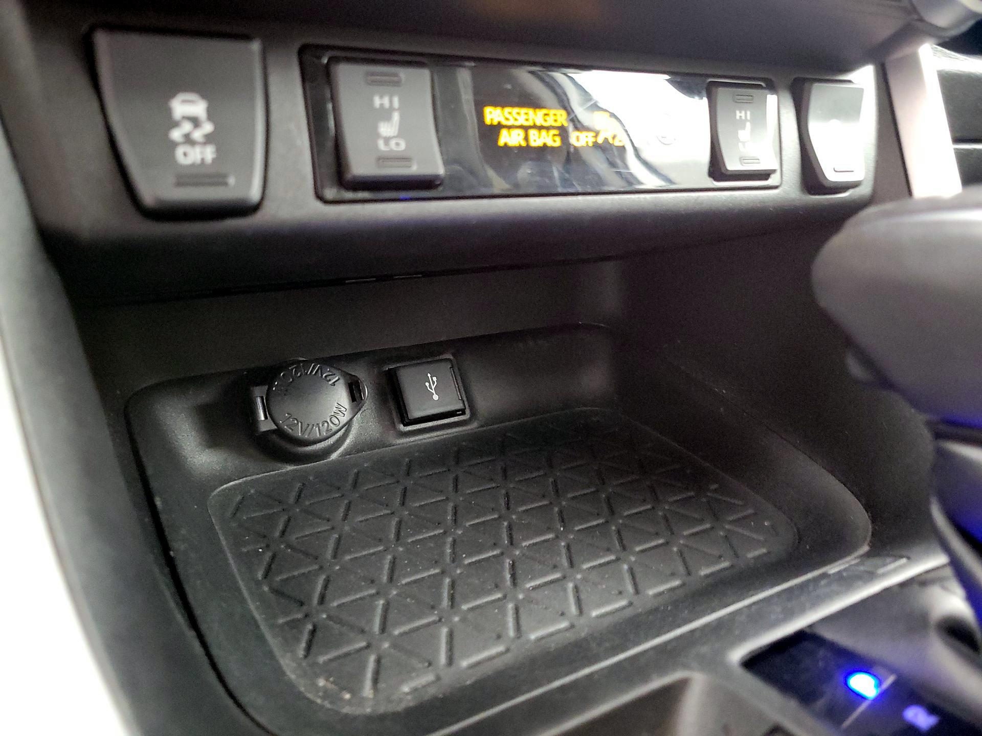 Thumbnail: 2021 Toyota RAV4 - 18