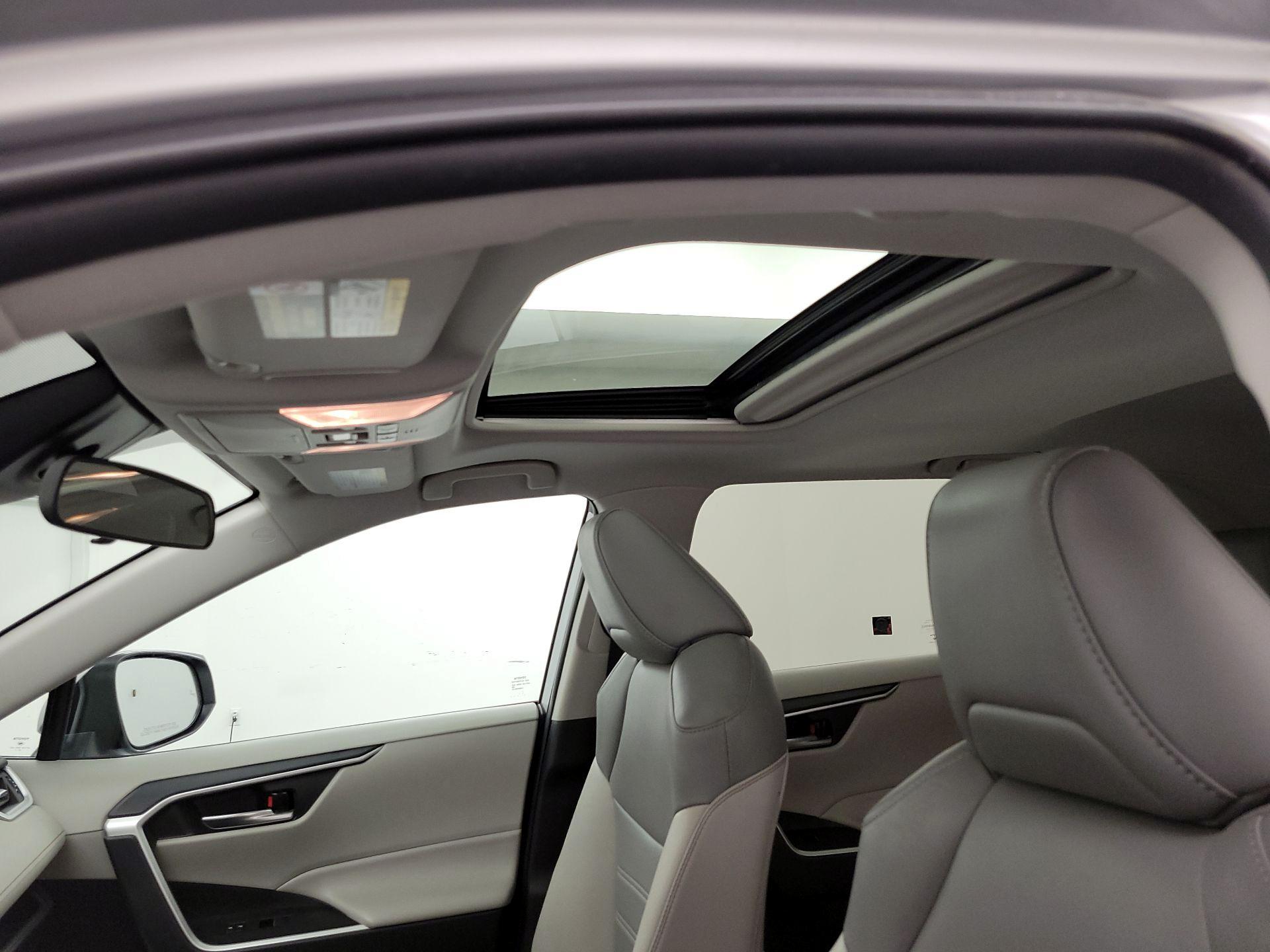 Thumbnail: 2021 Toyota RAV4 - 19