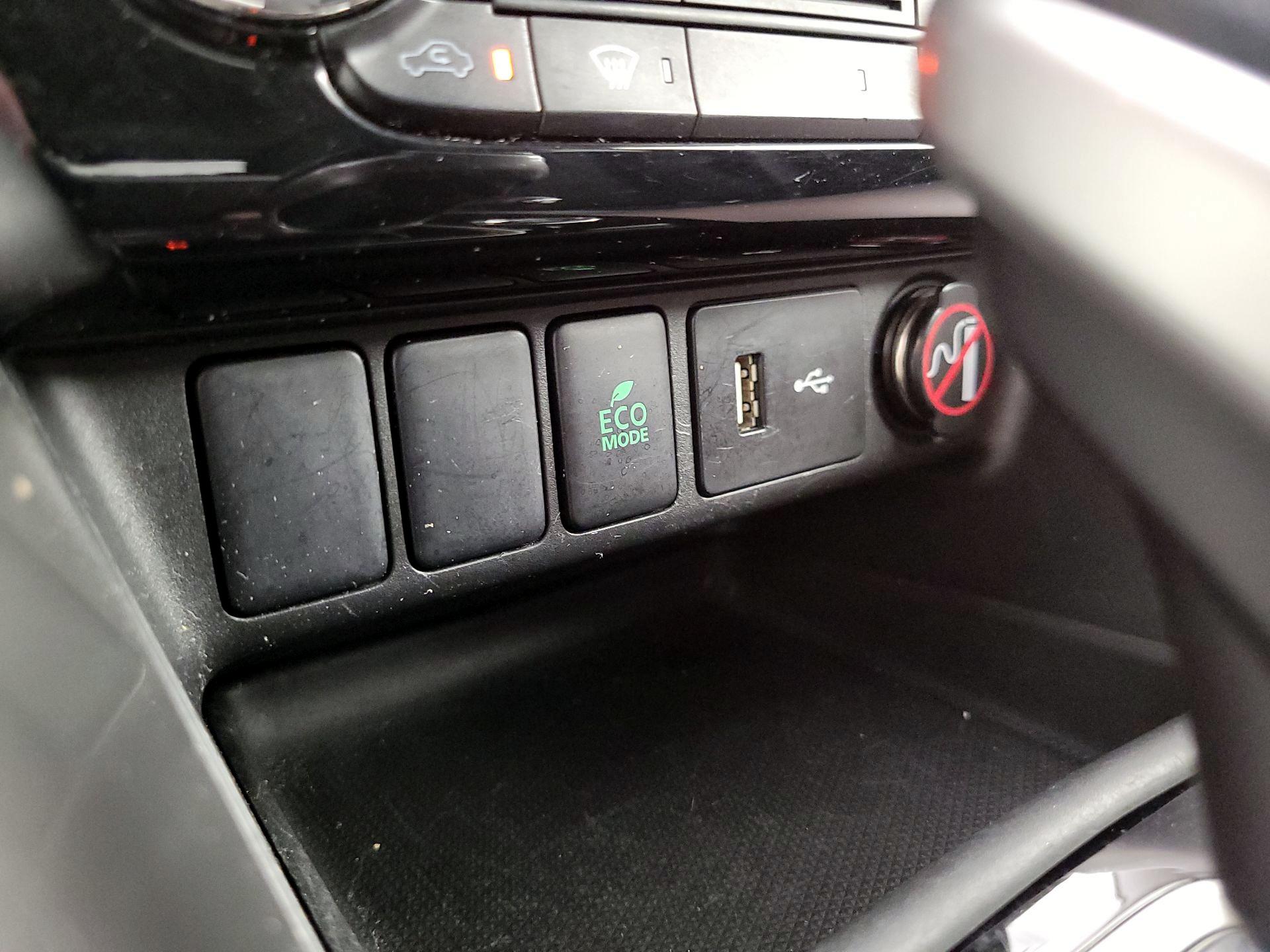 Thumbnail: 2019 Mitsubishi Eclipse Cross - 18