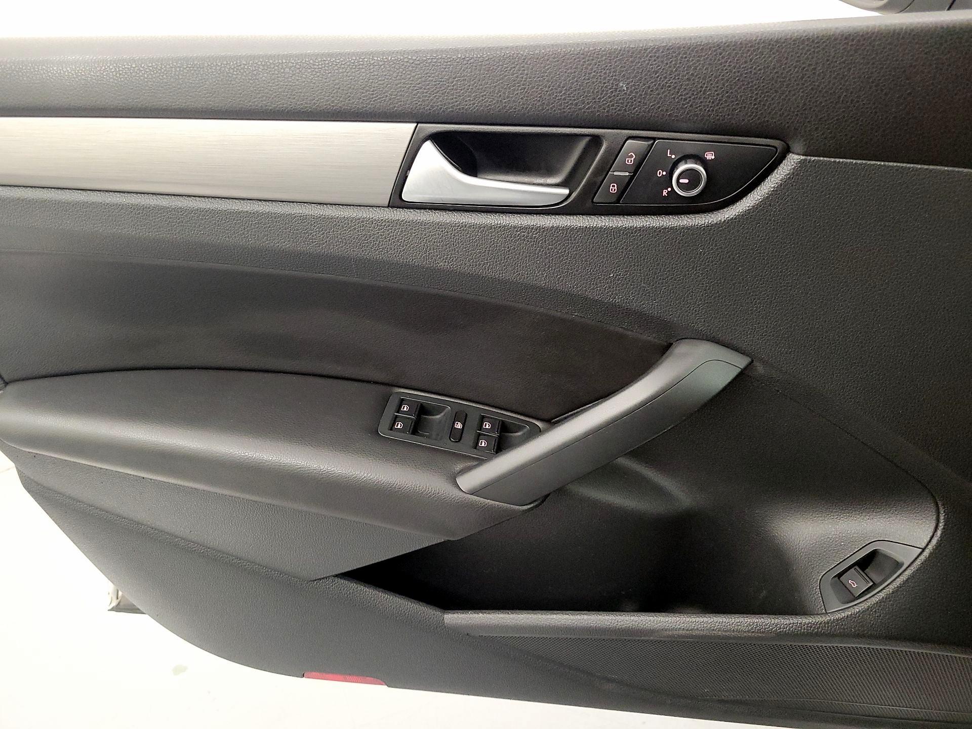 Thumbnail: 2015 Volkswagen Passat - 12