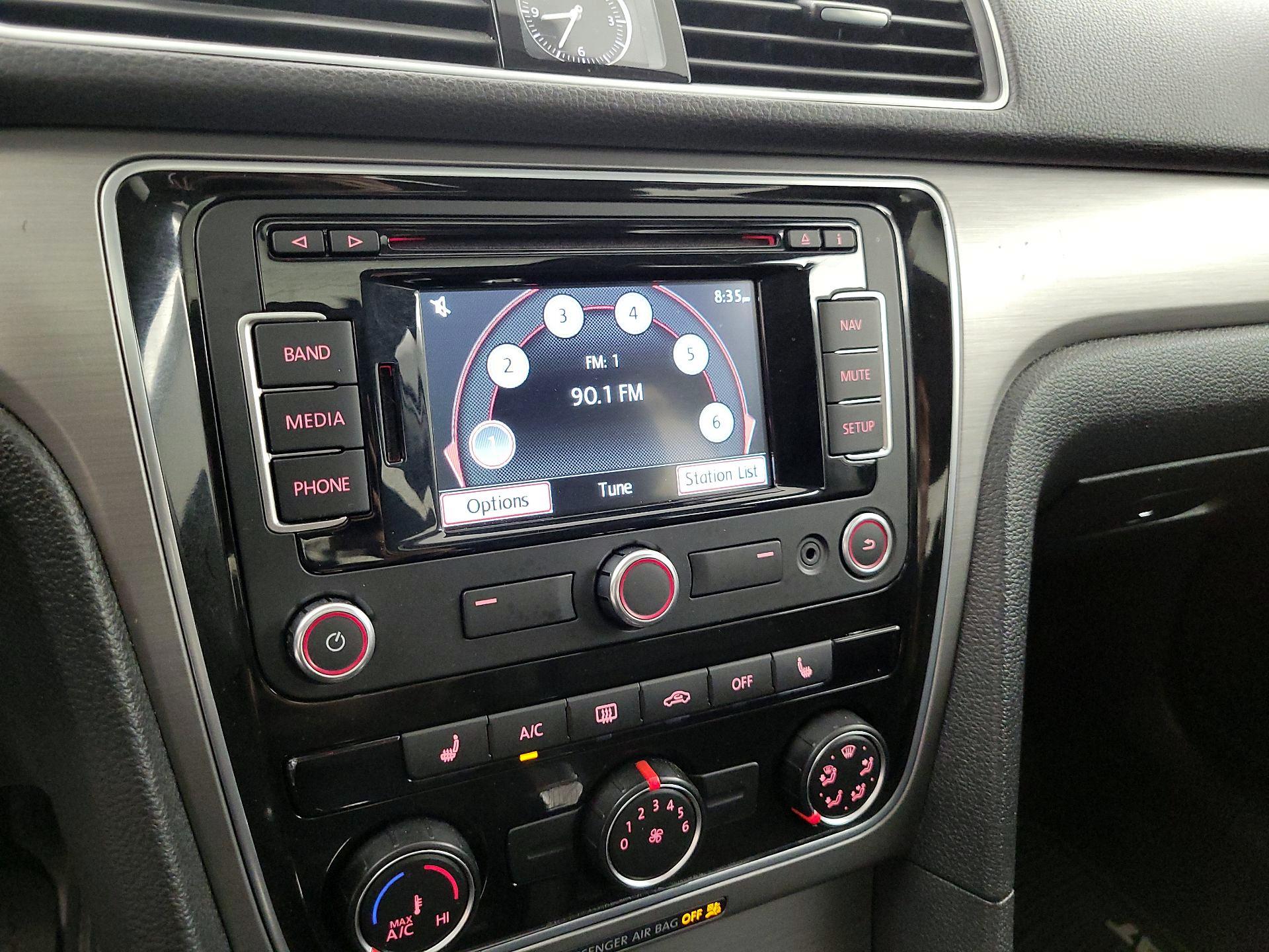 Thumbnail: 2015 Volkswagen Passat - 16