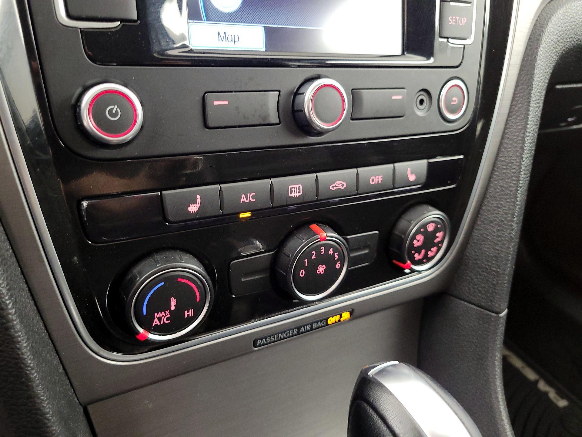 Thumbnail: 2015 Volkswagen Passat - 17