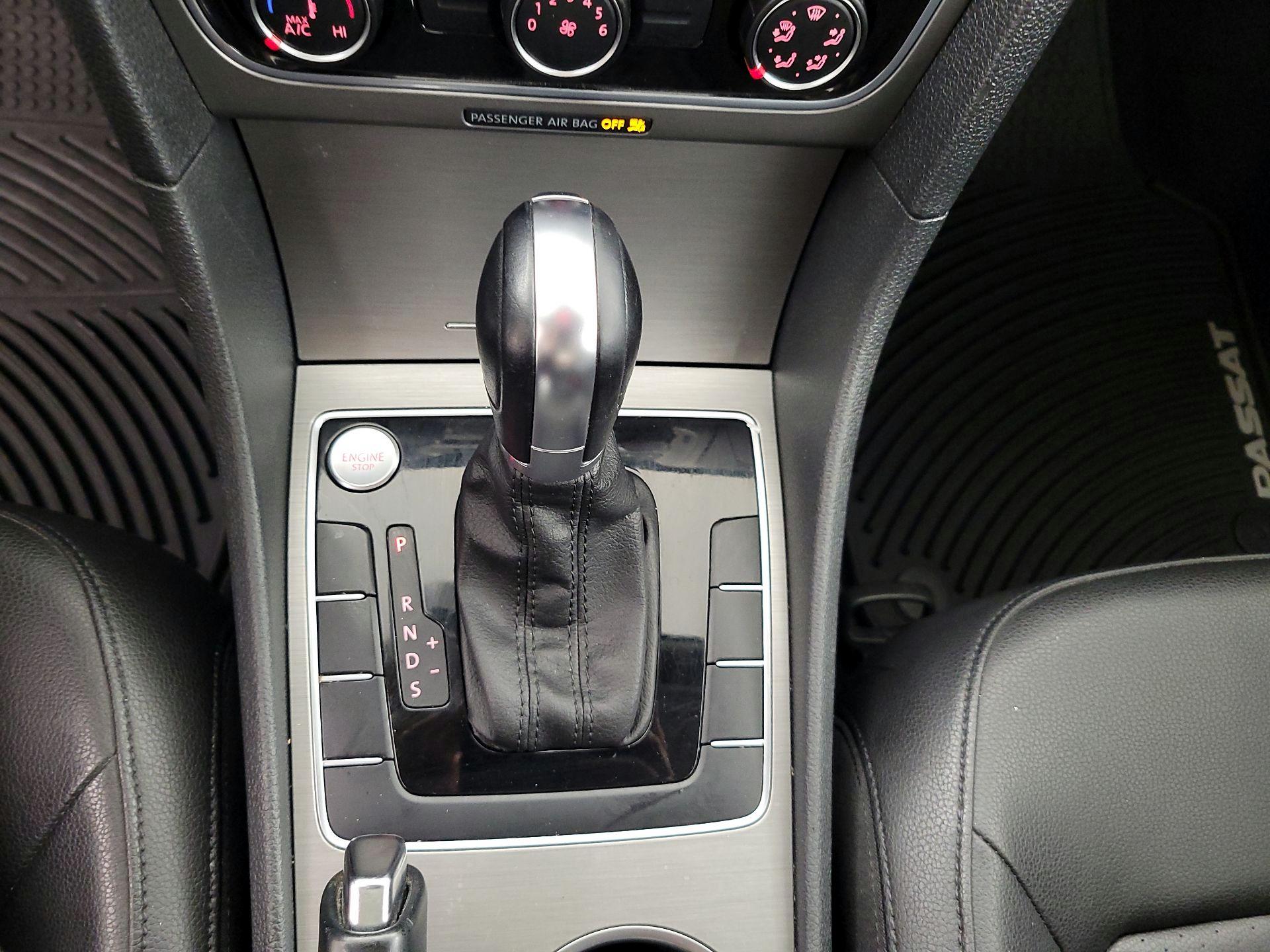 Thumbnail: 2015 Volkswagen Passat - 18