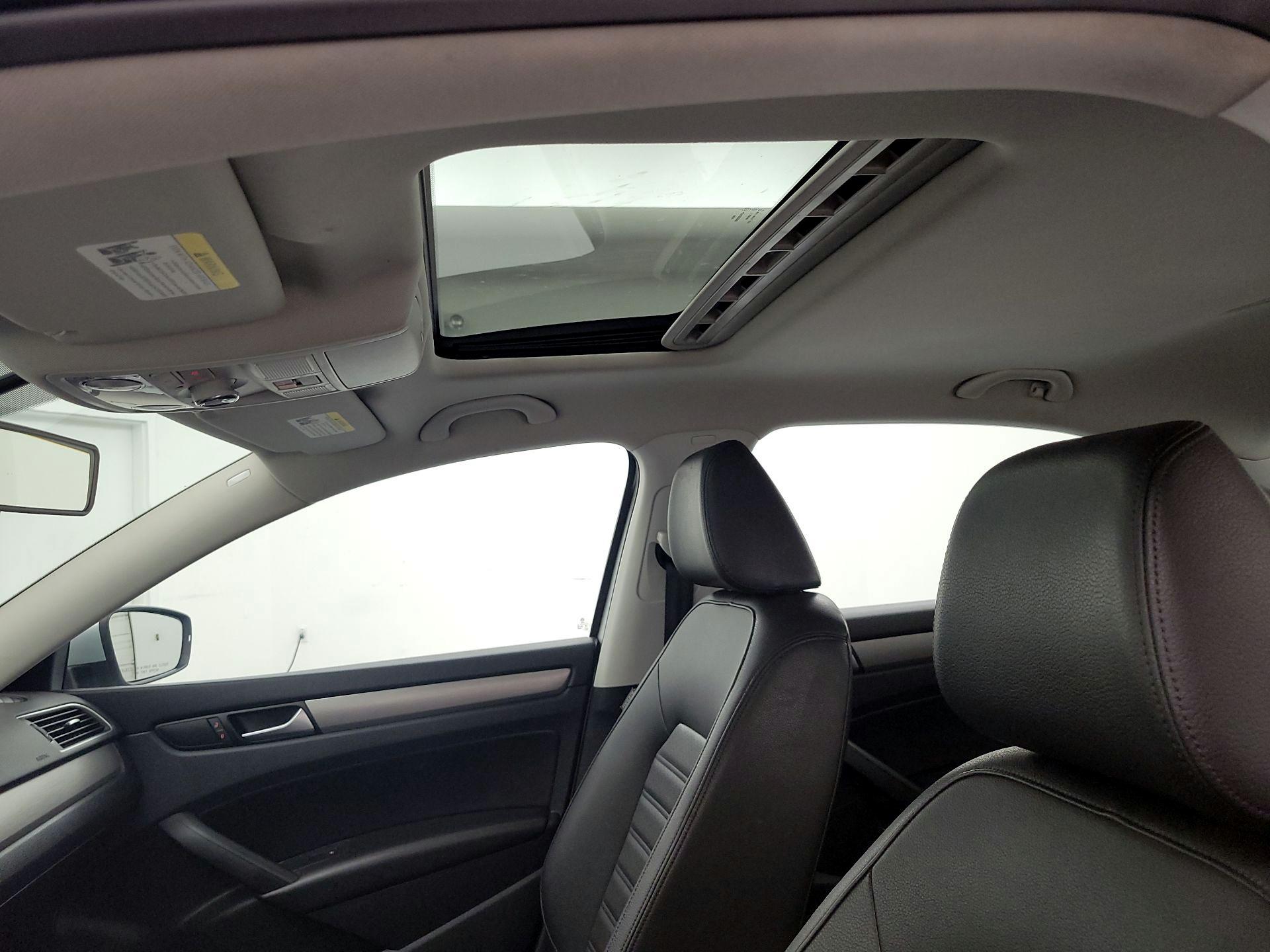 Thumbnail: 2015 Volkswagen Passat - 19