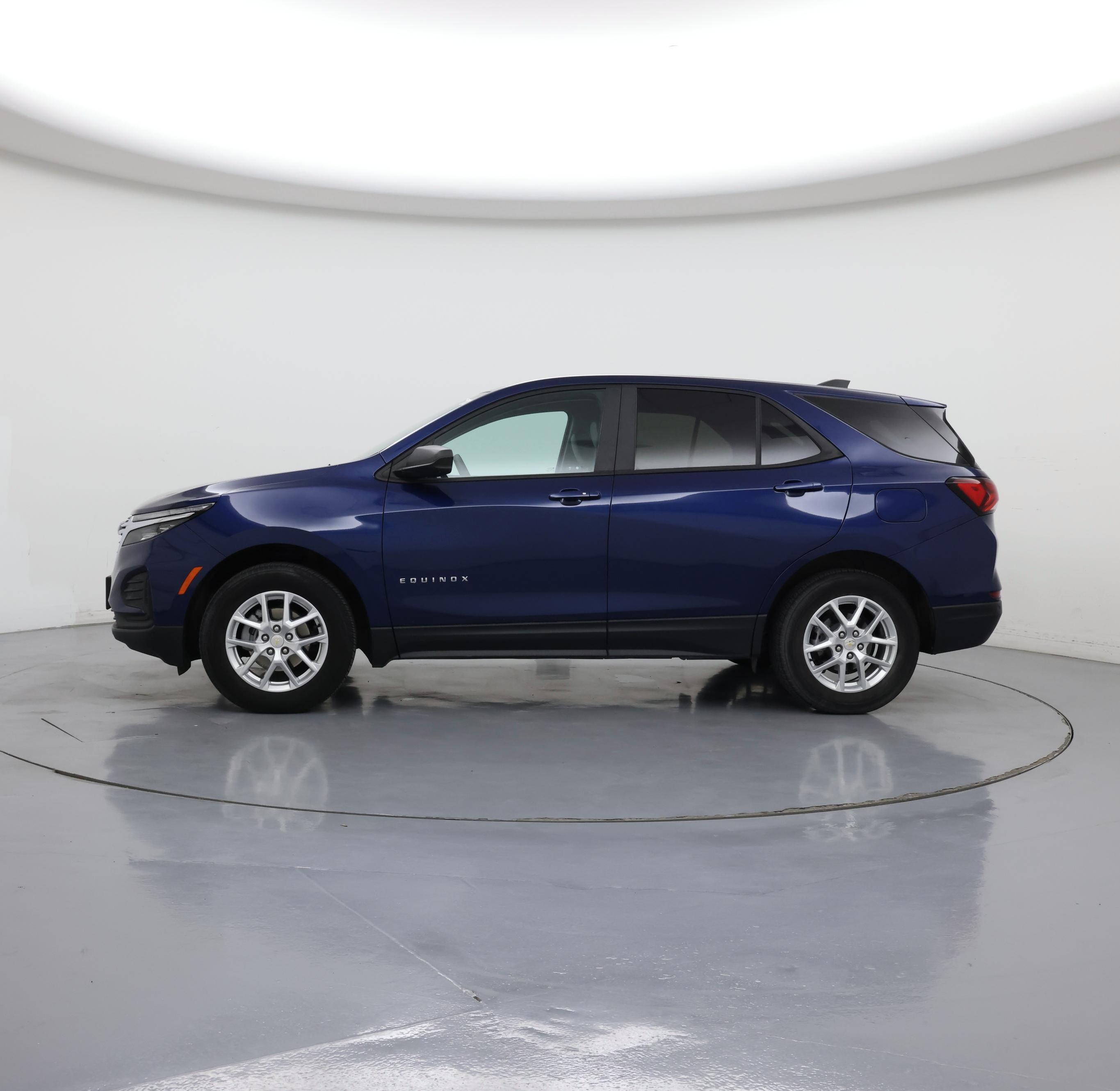 Thumbnail: 2022 Chevrolet Equinox - 3